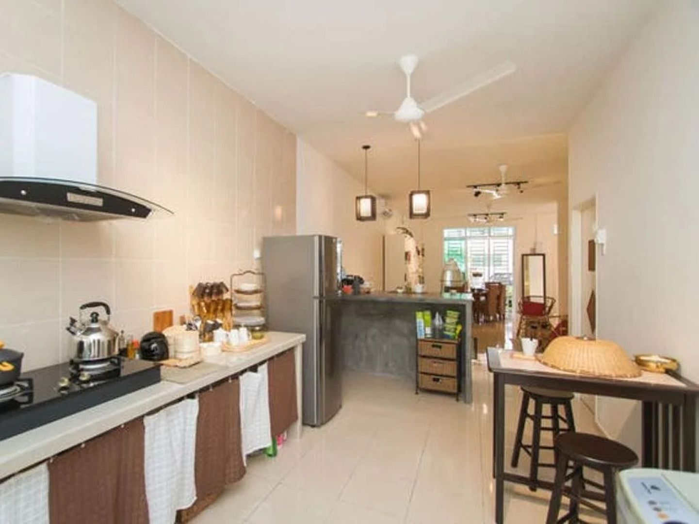 Balik Pulau BookLodge B&B