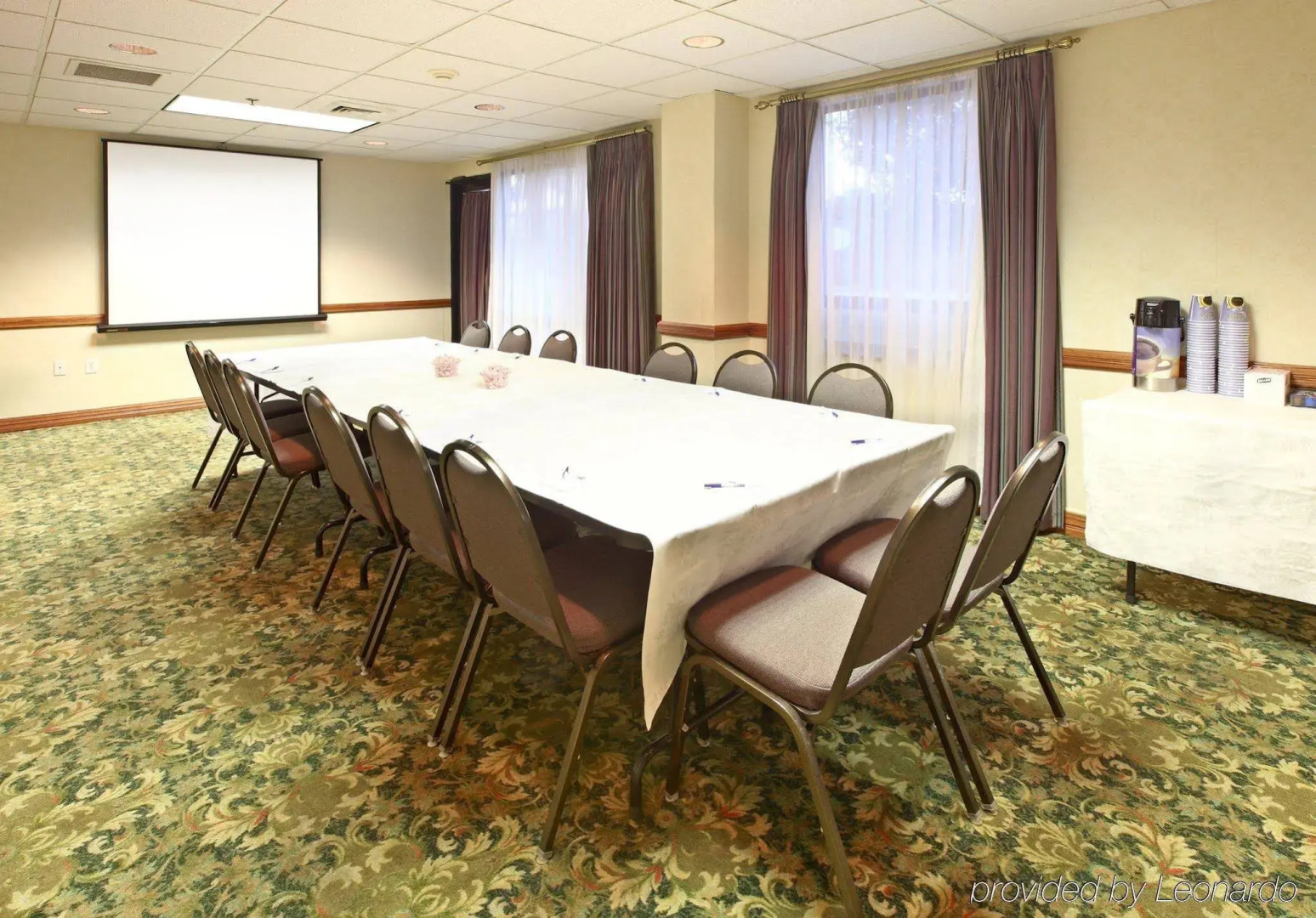 Holiday Inn Express Hotel & Suites Harrison by IHG