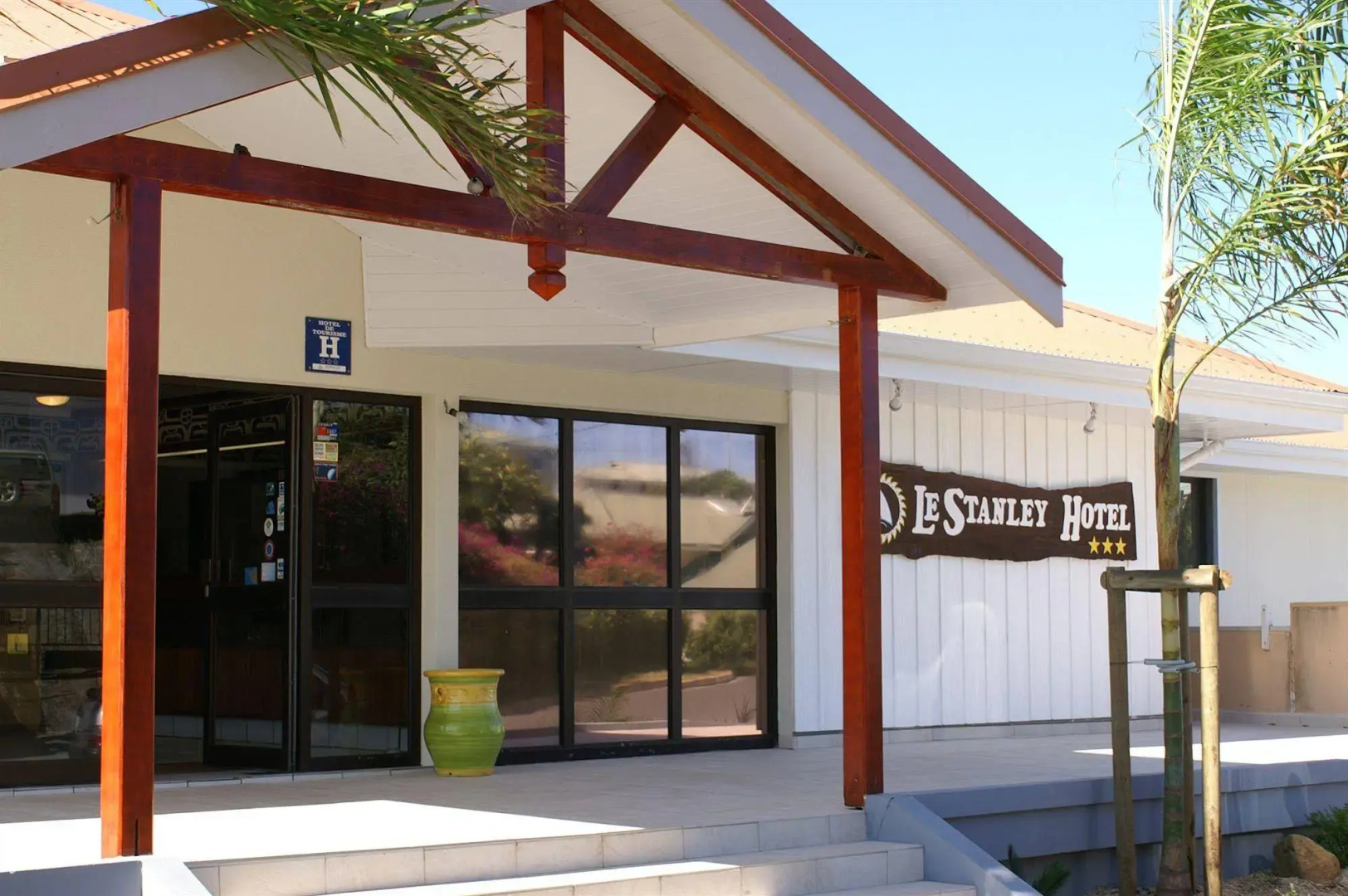 Le Stanley Hotel and Suites