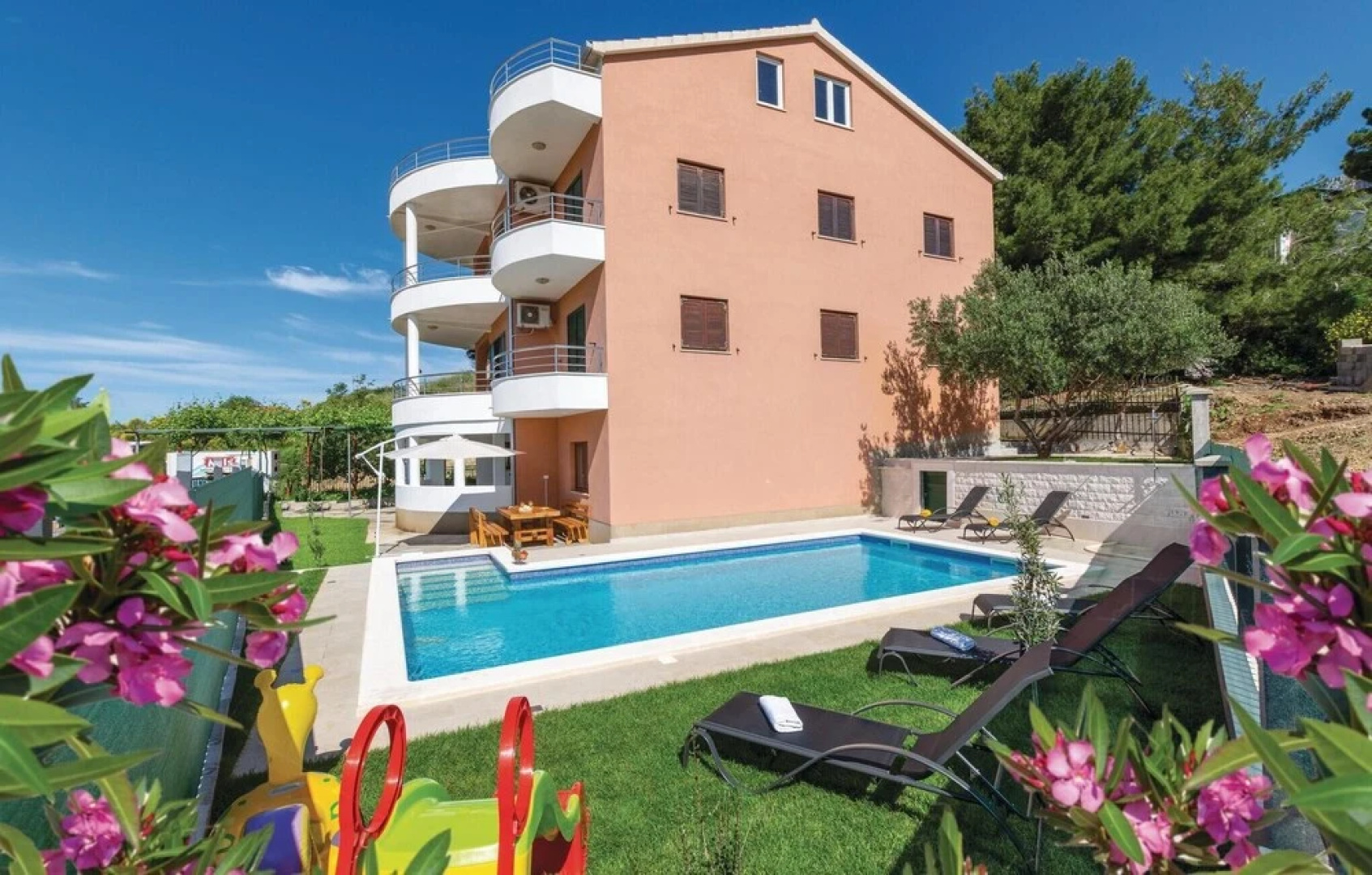 Awesome Home in Solin with WiFi, 8 Bedrooms & Hot Tub