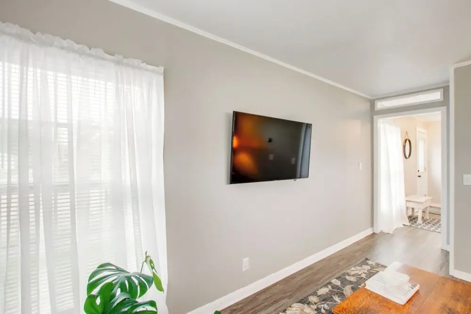 Home Near Kinnick, UI Health & Amish Country