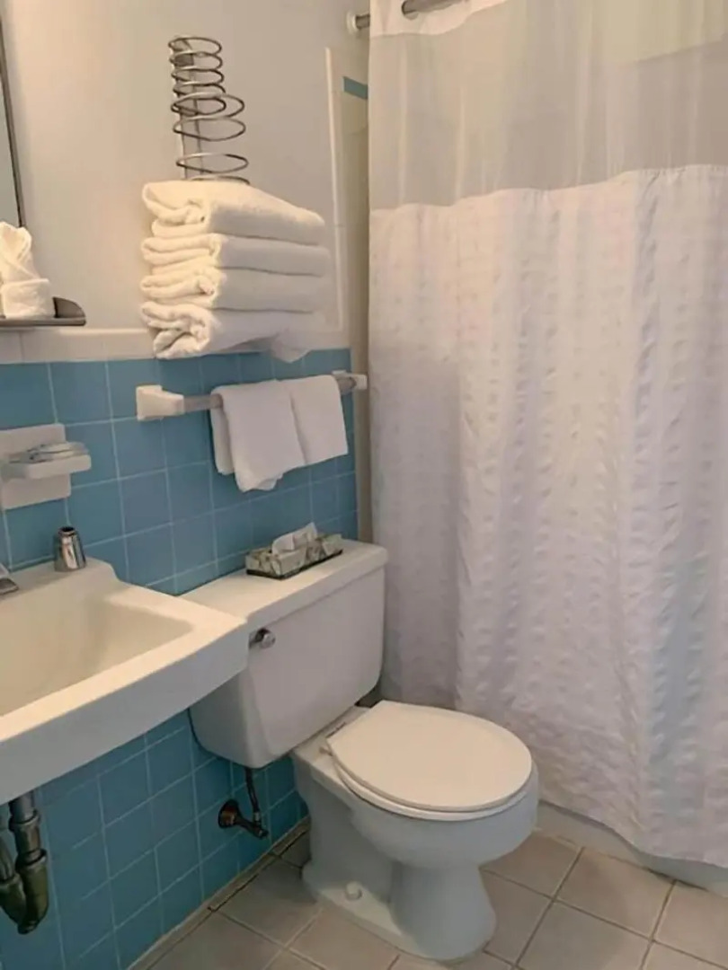 Drifting Sands Oceanfront Hotel