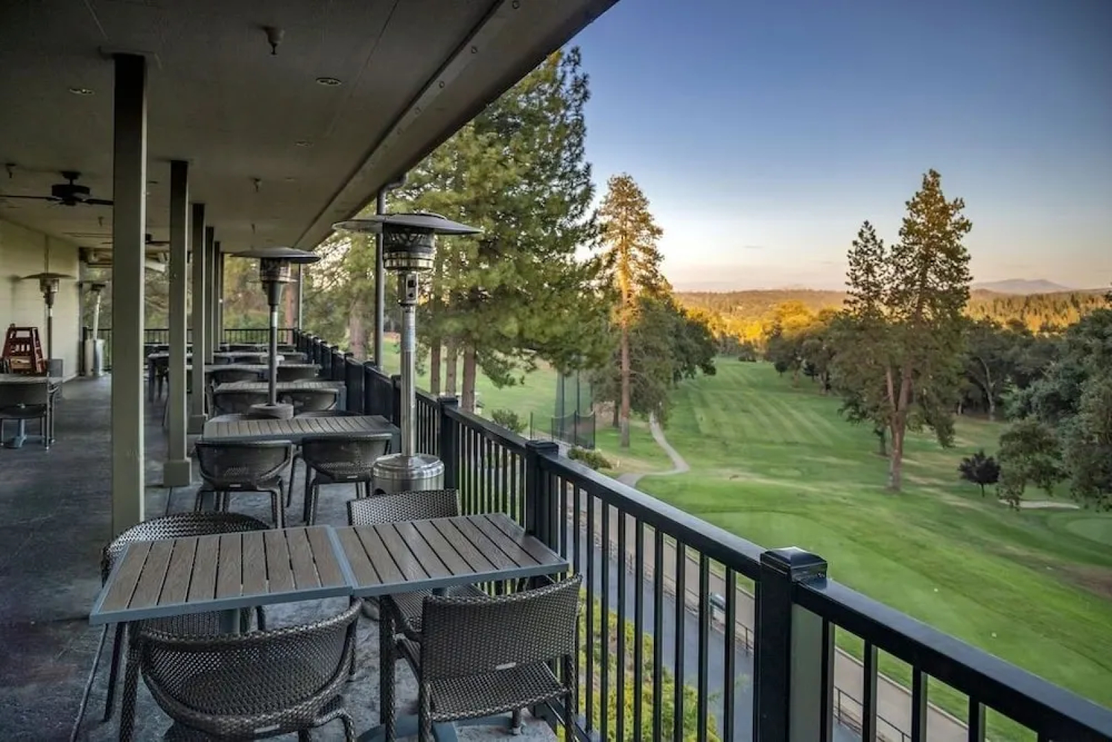 The Gathering Place - 2-Level Home with Game Room by Yosemite Region Resorts
