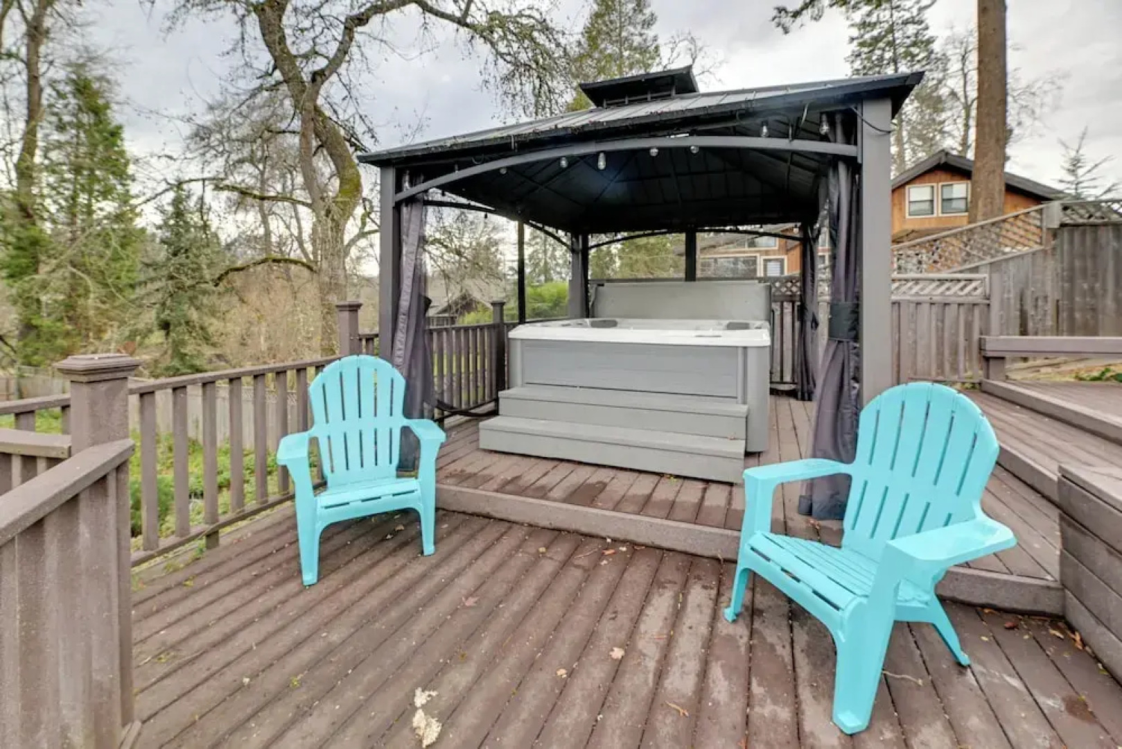 Spacious Grants Pass Home w/ Hot Tub & Views!