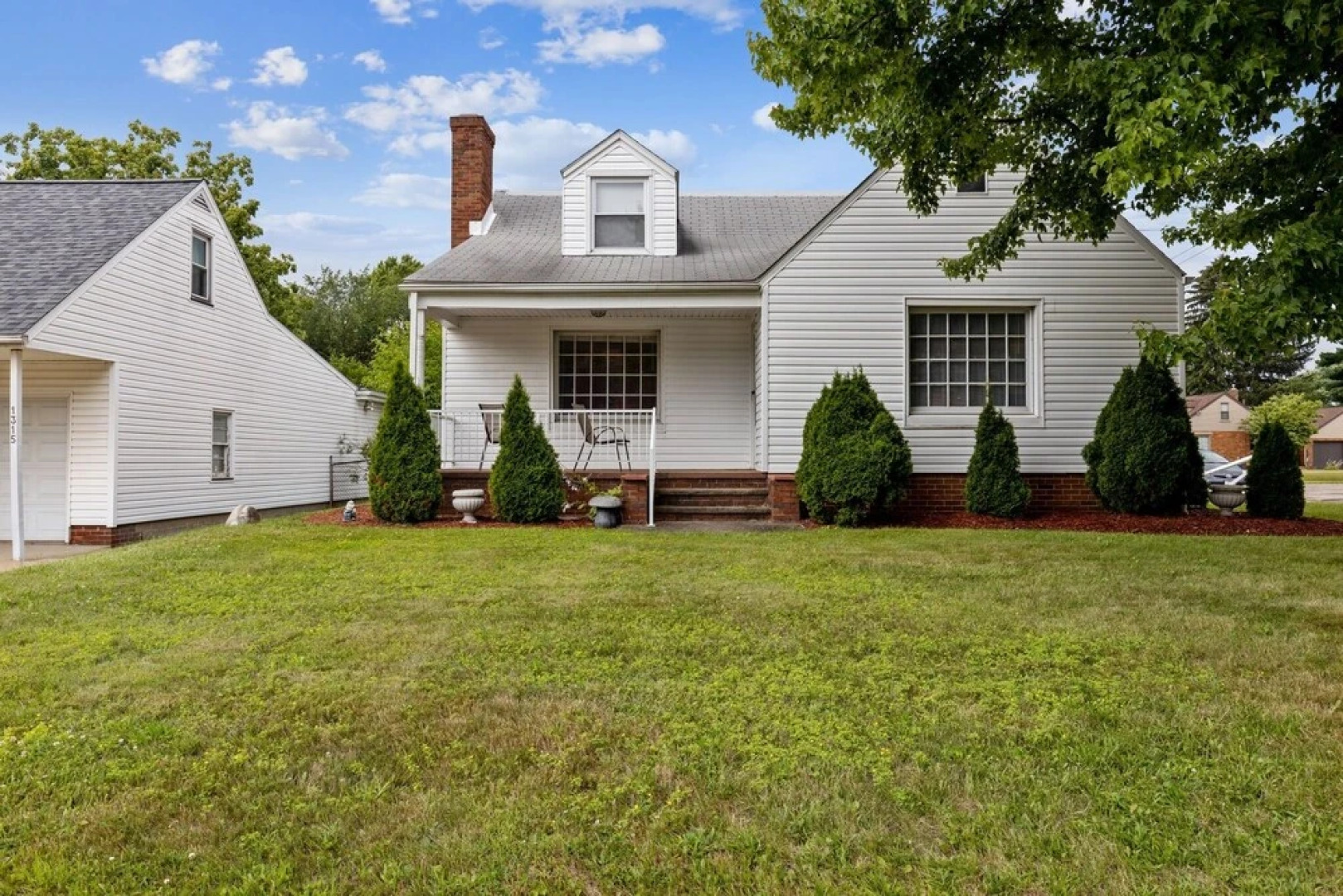 Beautiful 4 Br Home In Lovely Neighborhood - Walk To Pro Football Hof! 4 Bedroom Home by Redawning