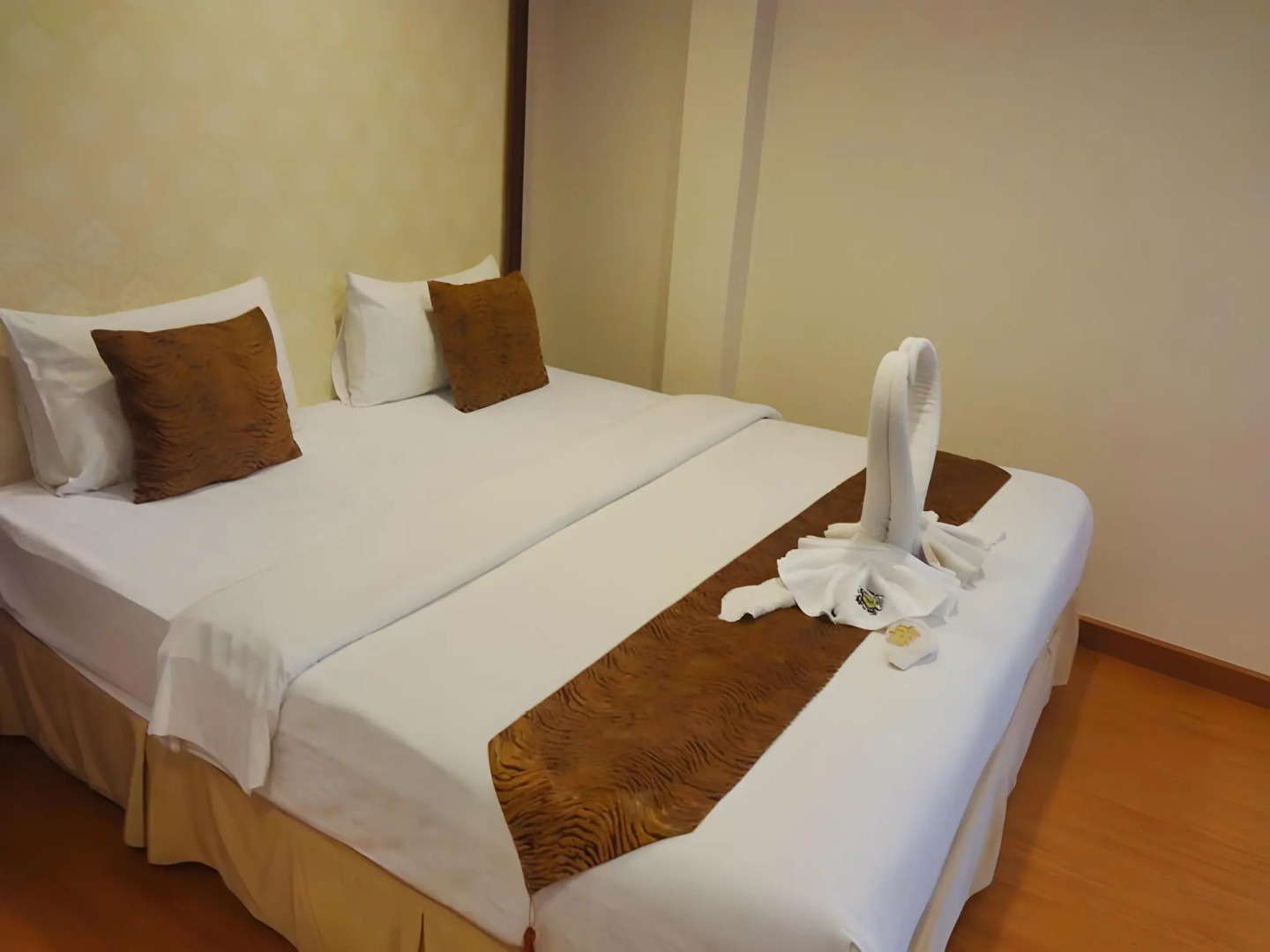 Maleez Lodge Hotel & Restaurant