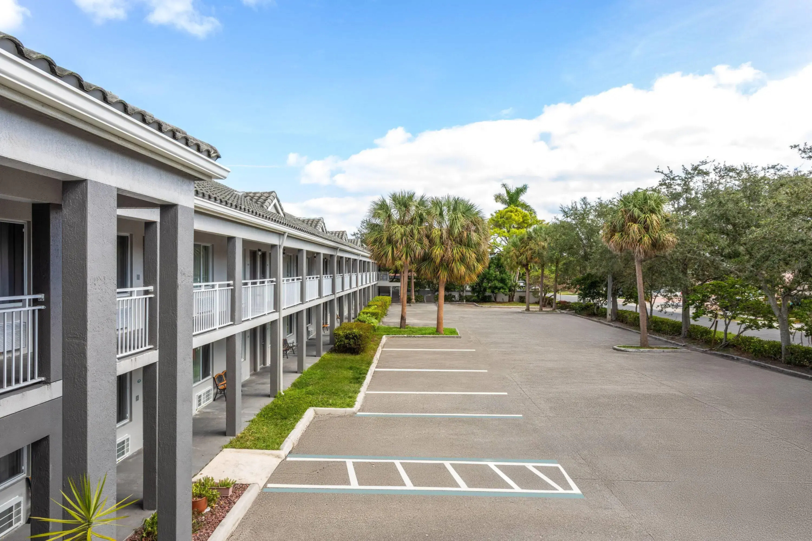 Super 8 by Wyndham Dania/Fort Lauderdale Arpt