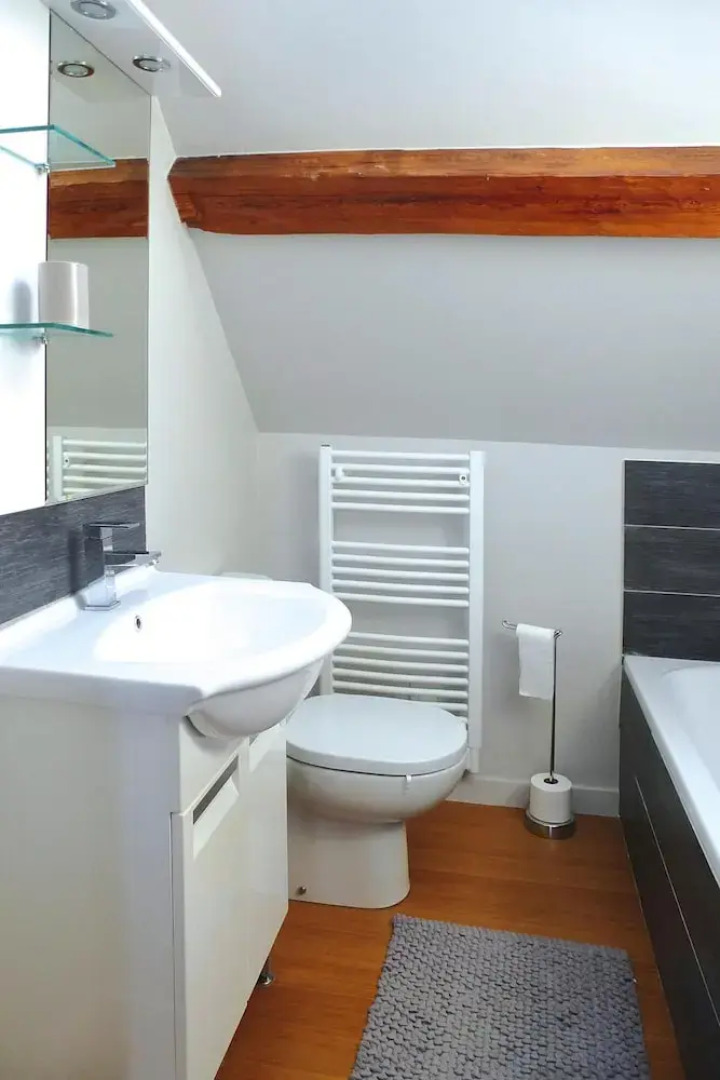 Architectural Villa Near the Coast, Sainte-colombe