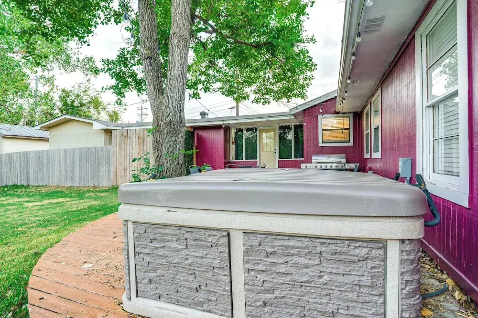 Aggie Game Day Retreat ~ 1 Mi to Texas A & M!