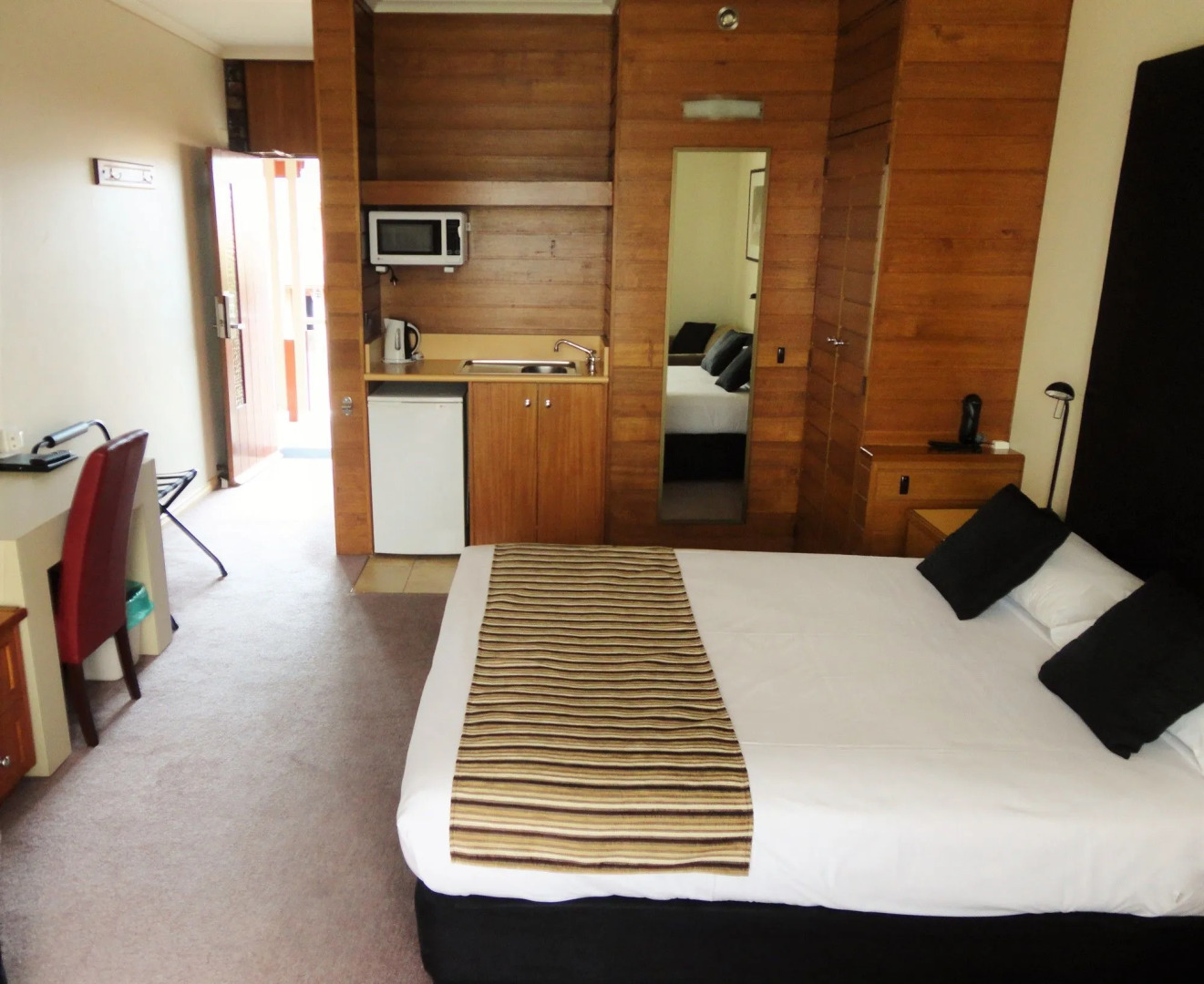 Sovereign Park Motor Inn