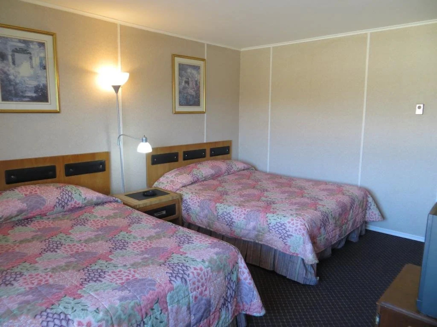 Peterboro Express Inn