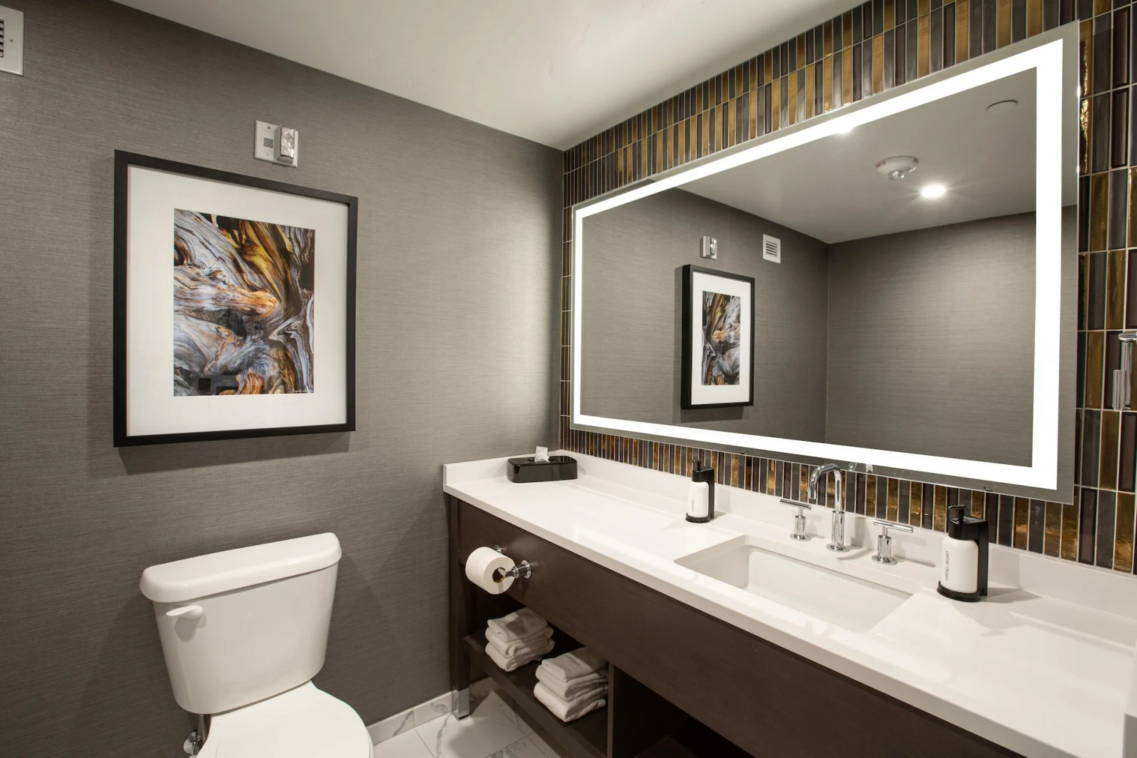 Sands Regency Casino Hotel — только для взрослых