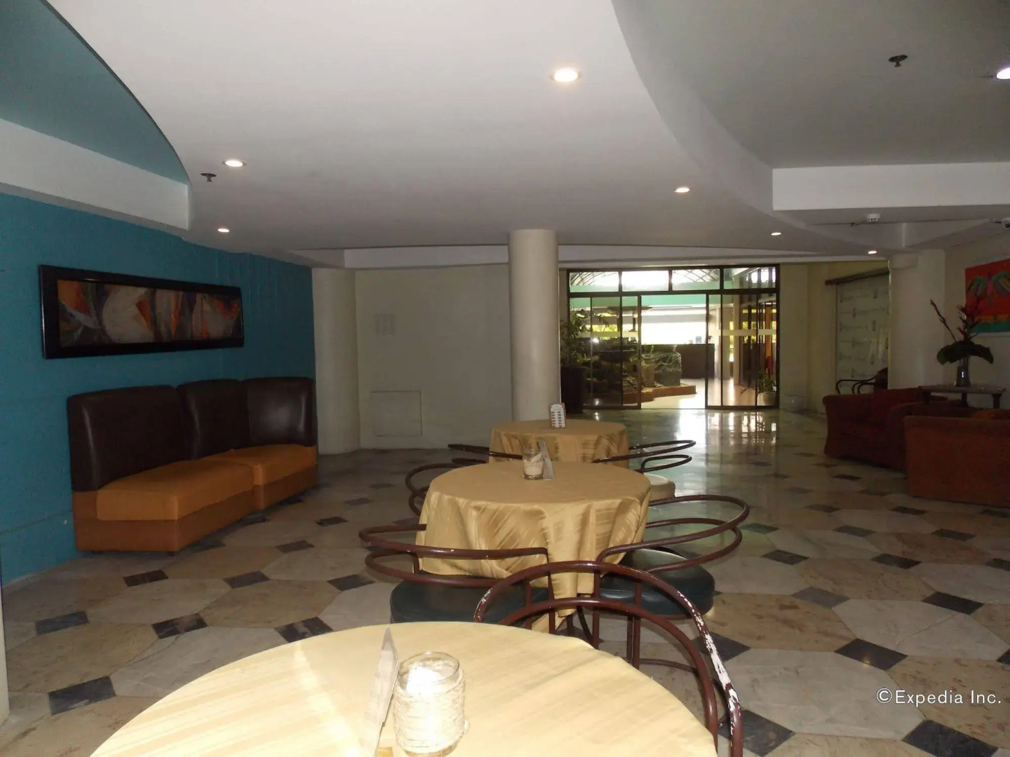 Regatta Residence Hotel