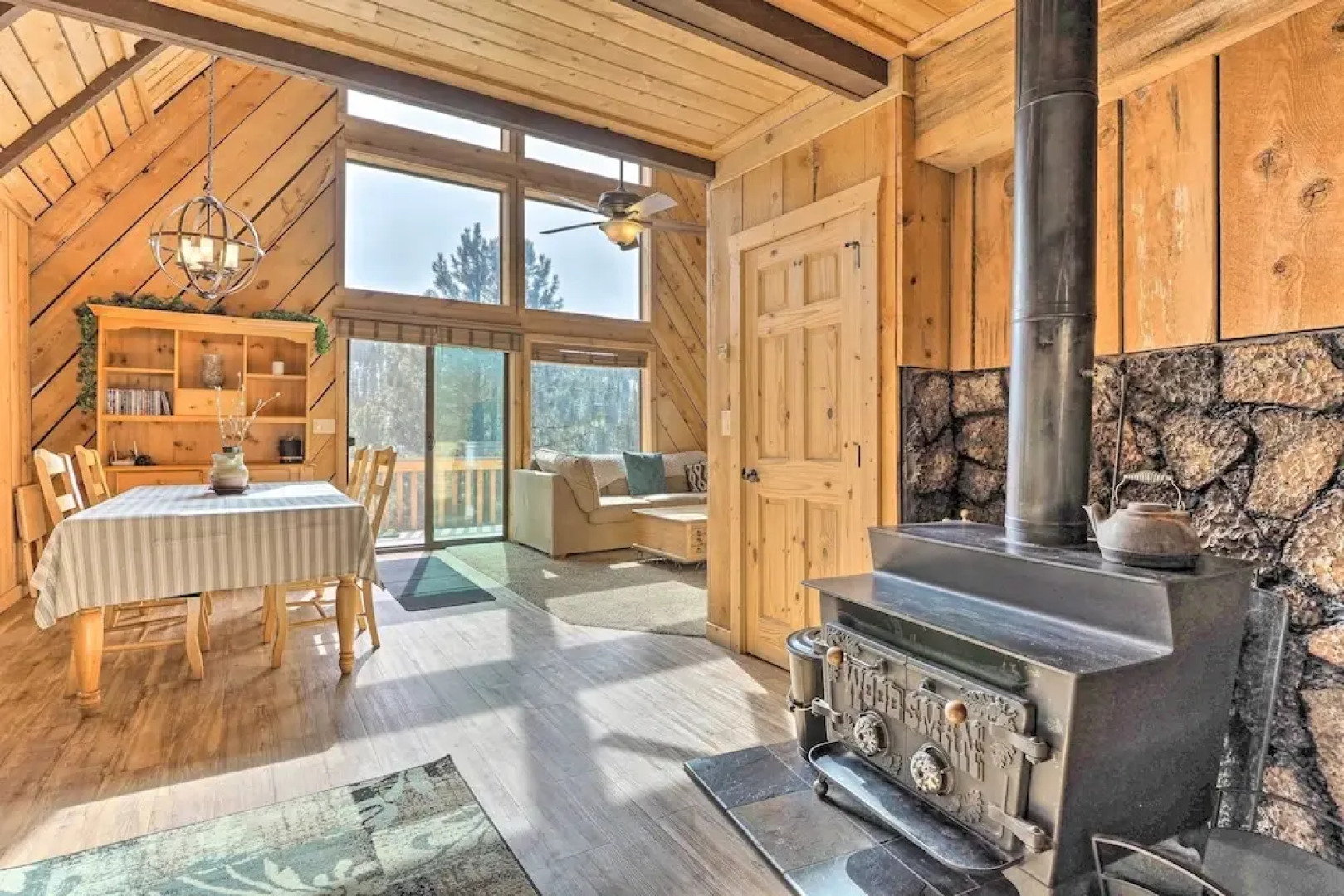 Pet-friendly Duck Creek Village Cabin w/ Fire Pit!