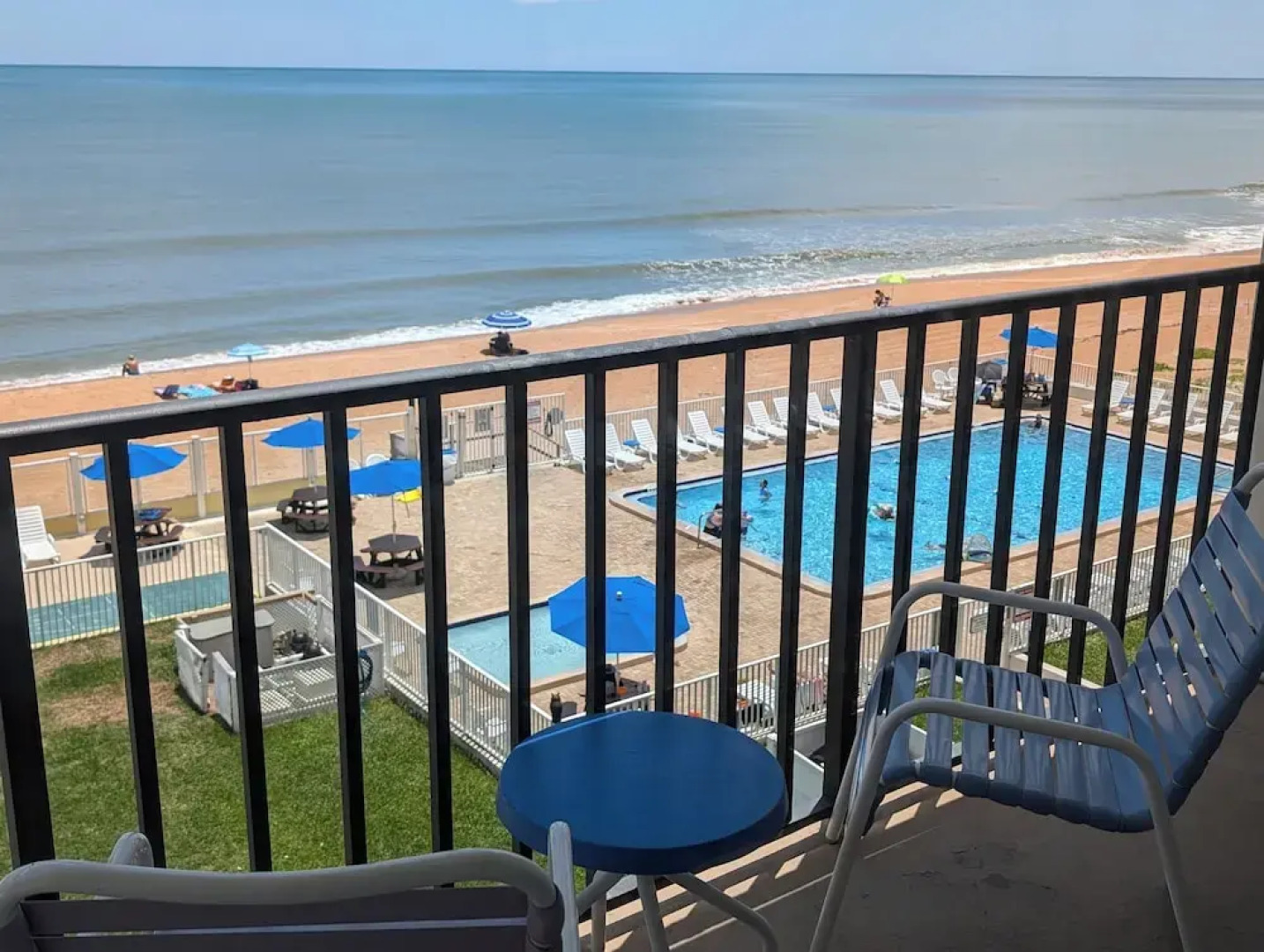 Traders Inn Beach Club