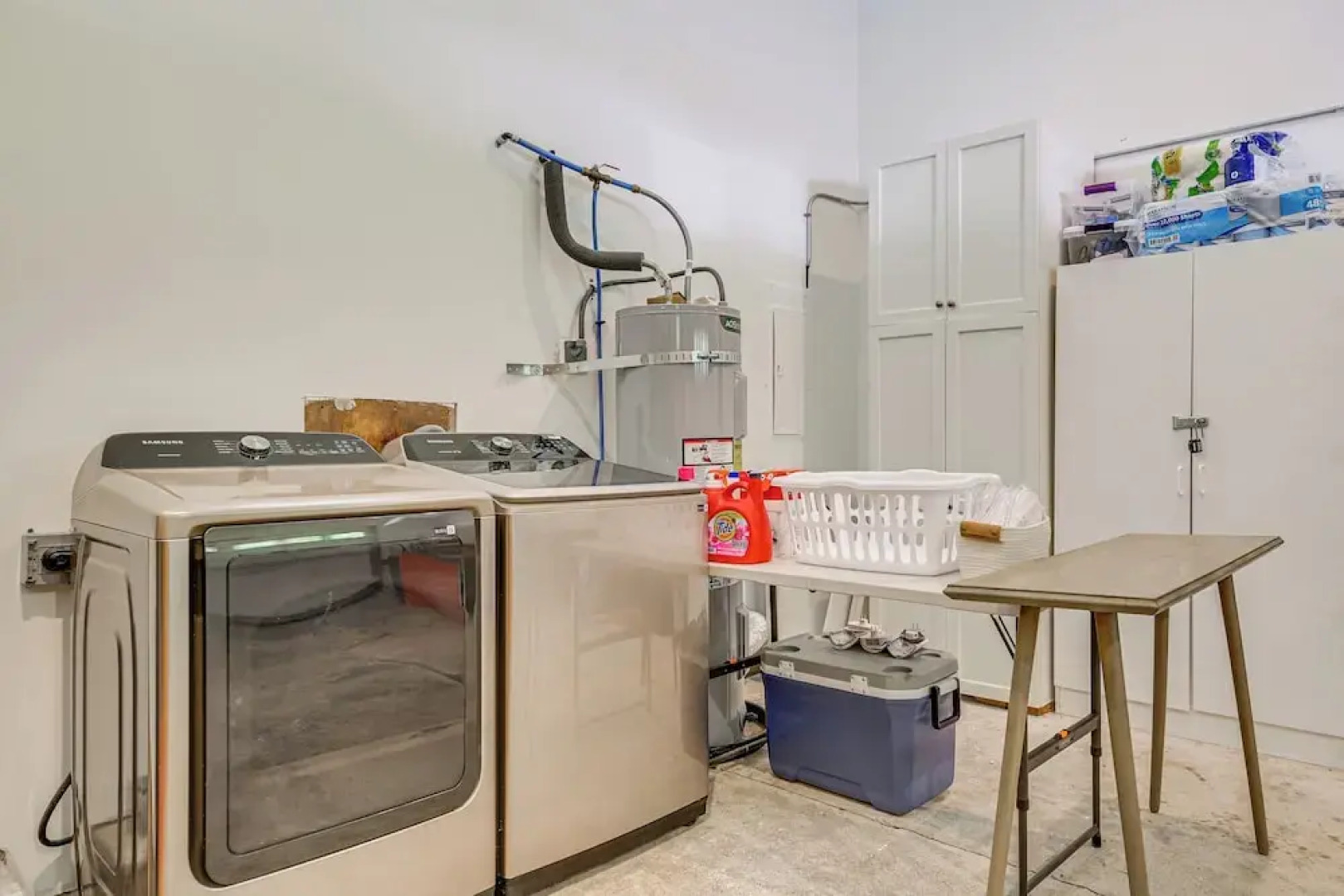 Deck, Hot Tub & Views: Sleek Getaway in Index!