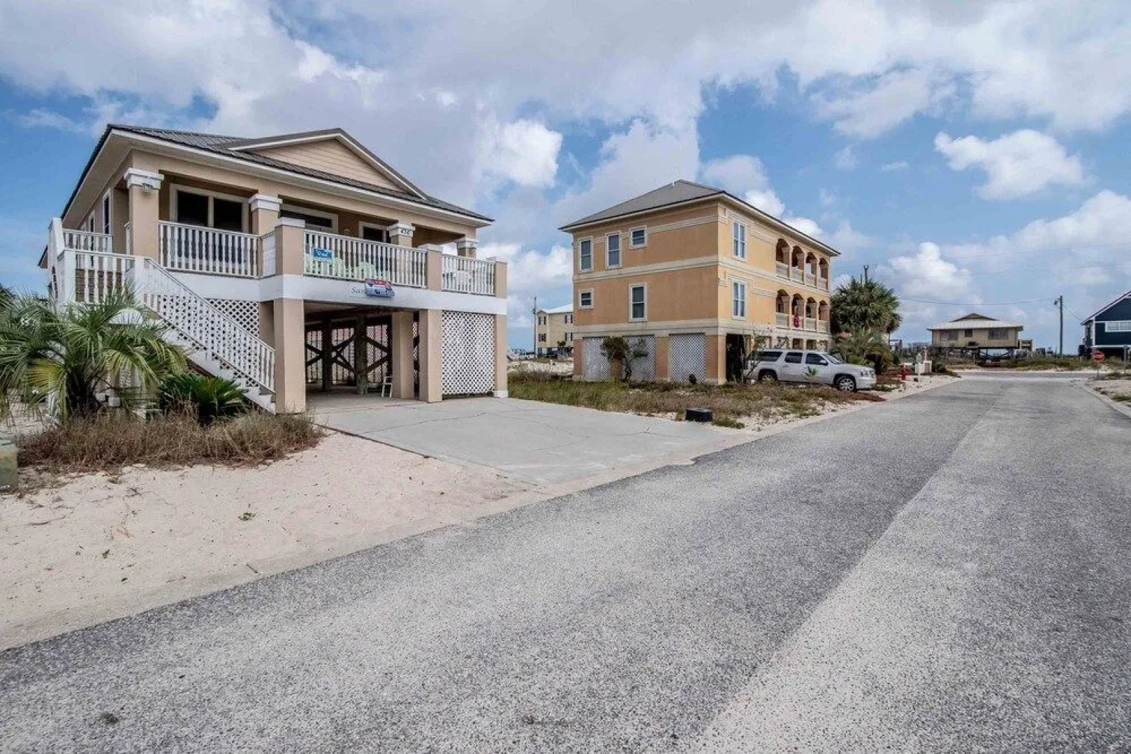 Sandy Toes 4 Bedroom Home by RedAwning