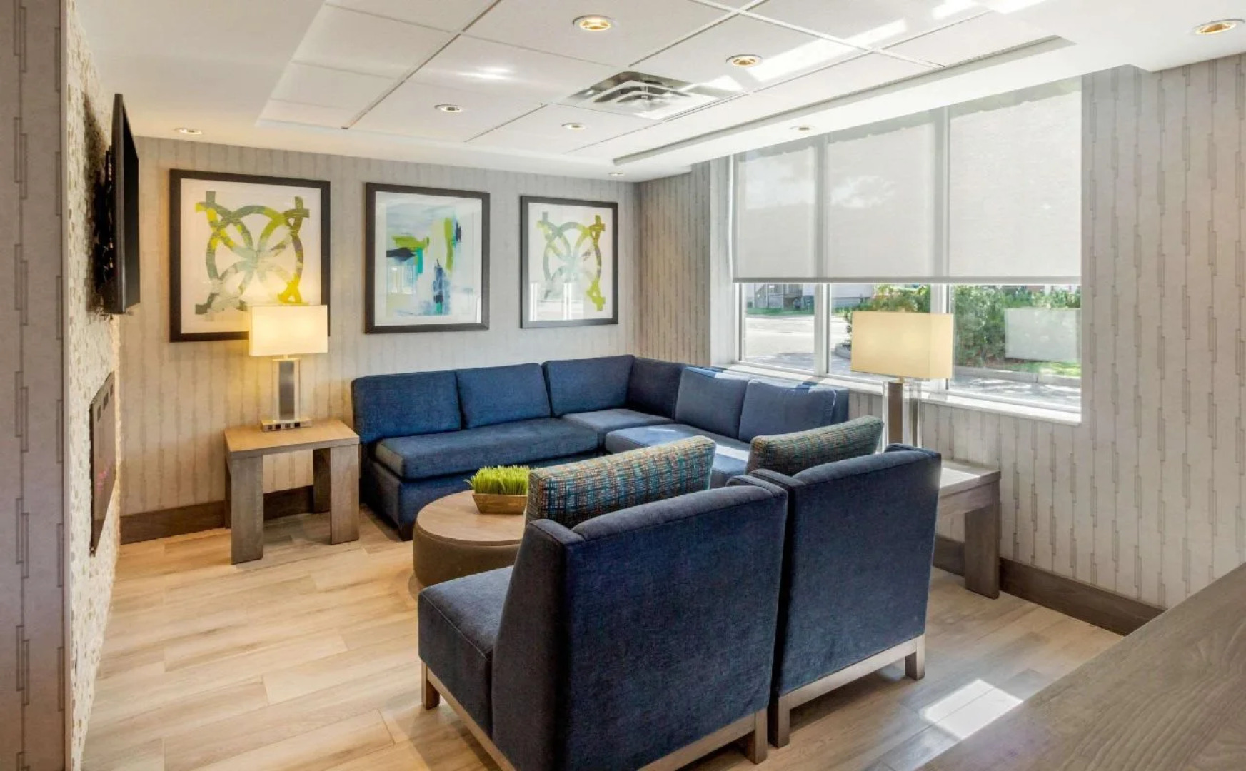 Comfort Suites Downtown Windsor