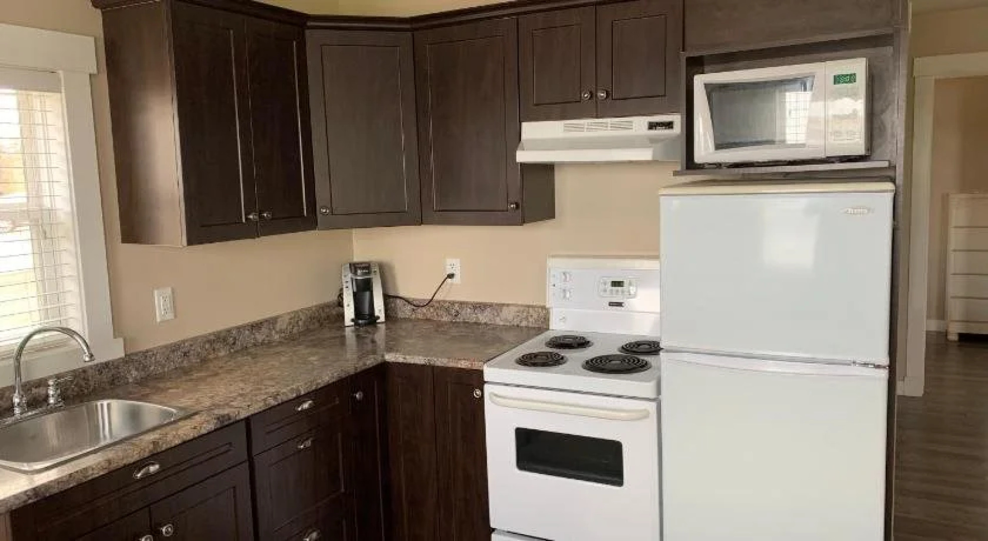 The Lionstone Inn Motel and Cottages