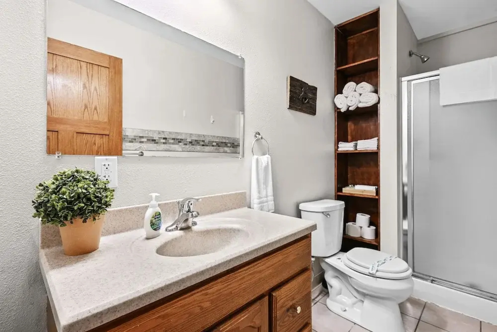 Mosinee Woodland Escape - Lower Suite