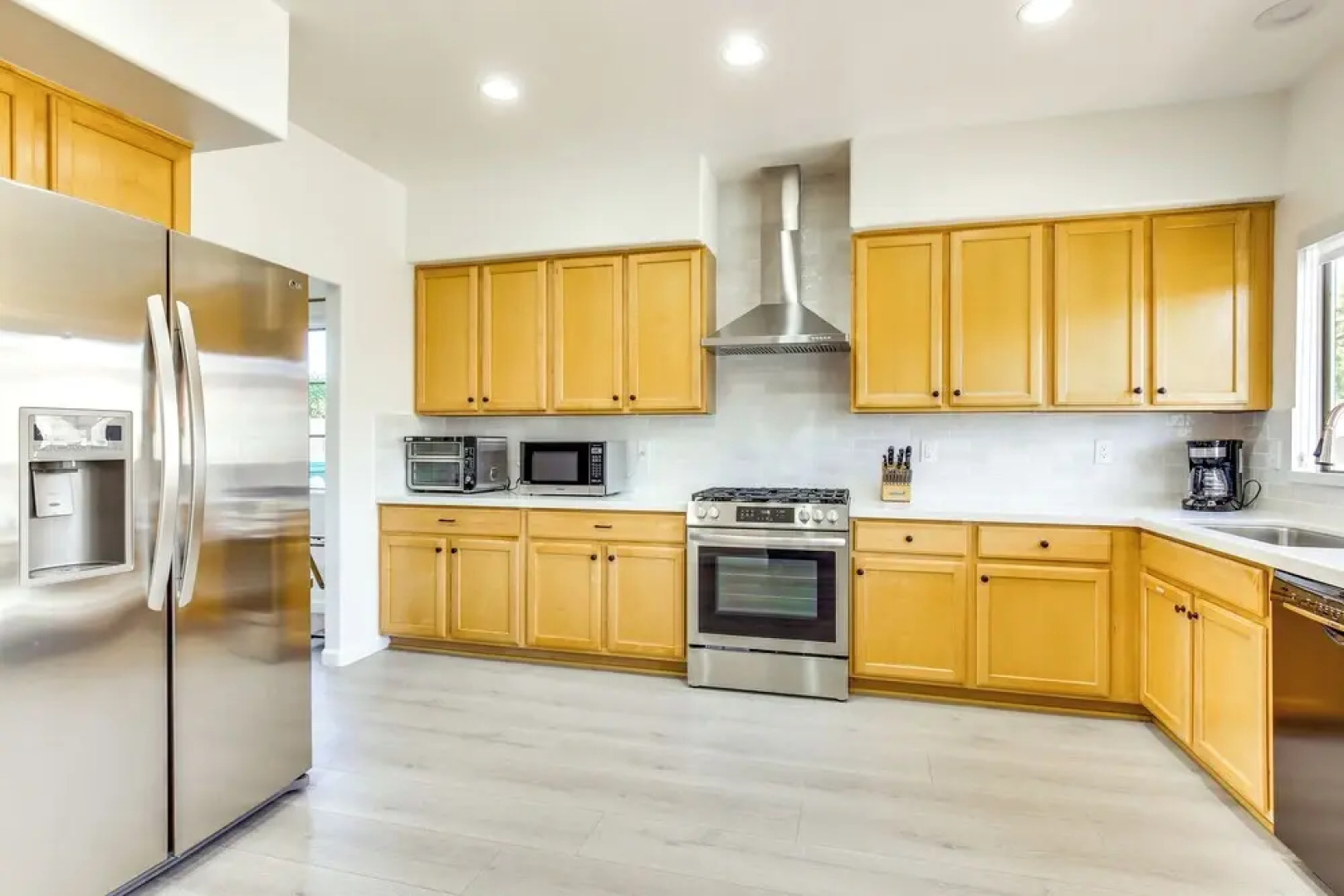 2 Mi to Coachella: Indio Oasis w/ Heated Pool