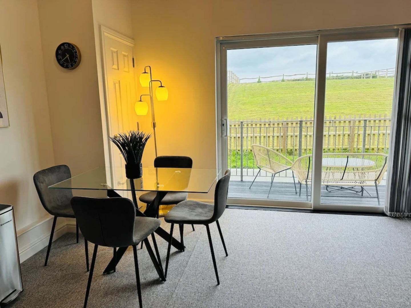 Spacious One Bed Apt With Scenic Views