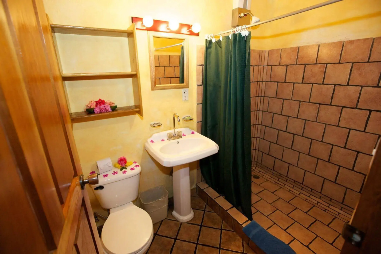 El Sano Banano Beachside Hotel