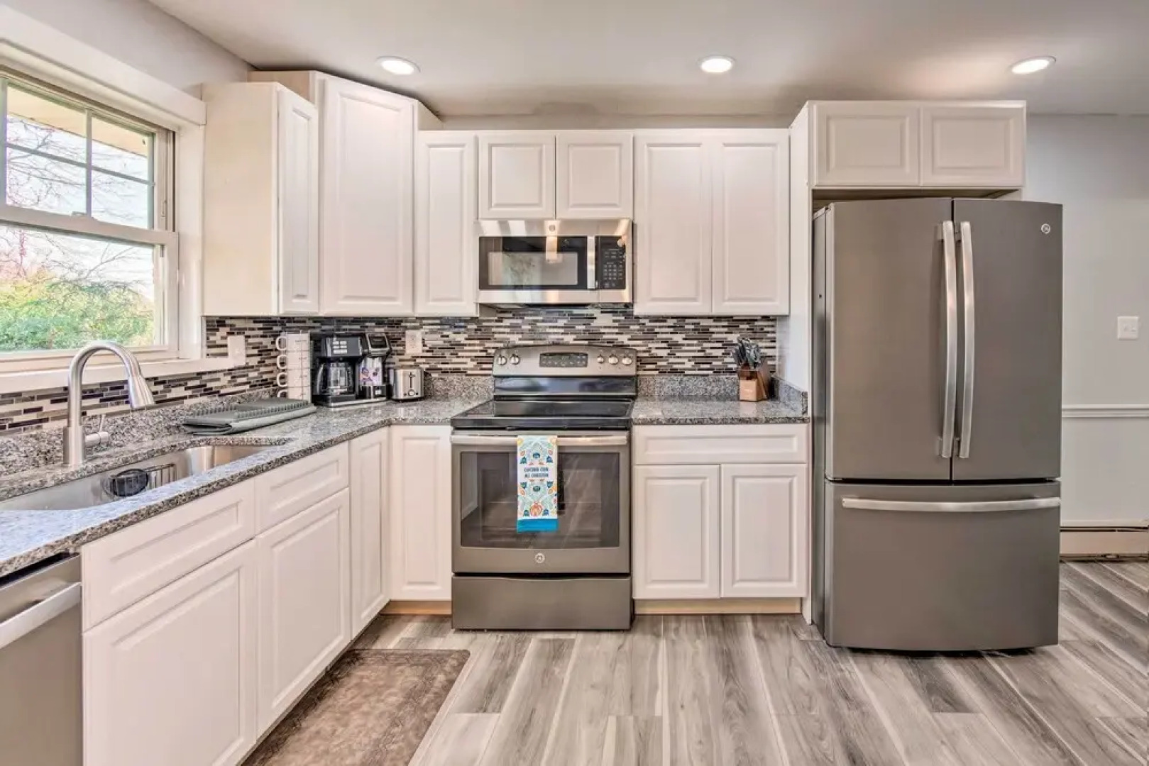 Updated Home w/ Pool Table ~ 4 Mi to Hershey!