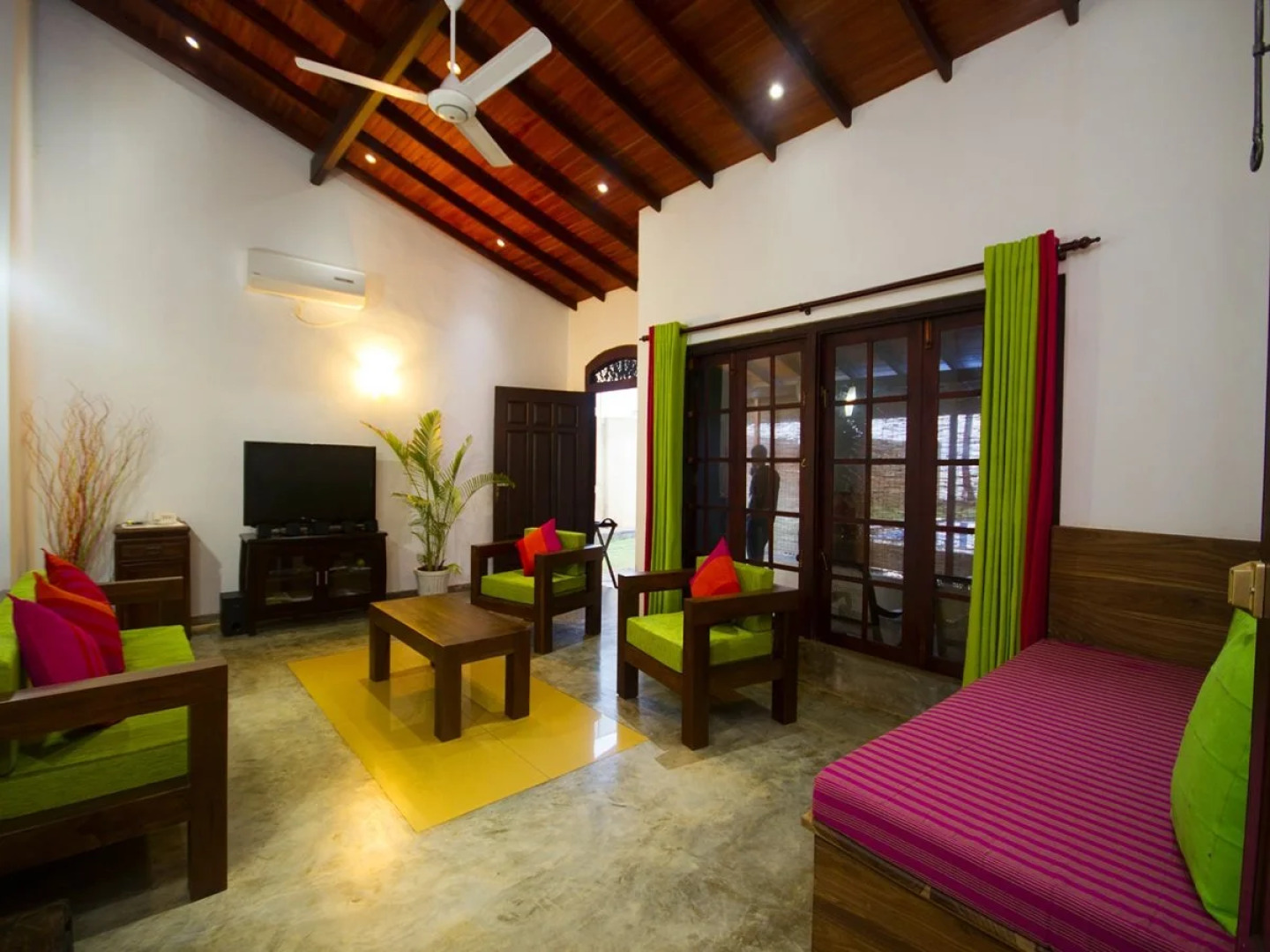 Hamilton Beach Villa