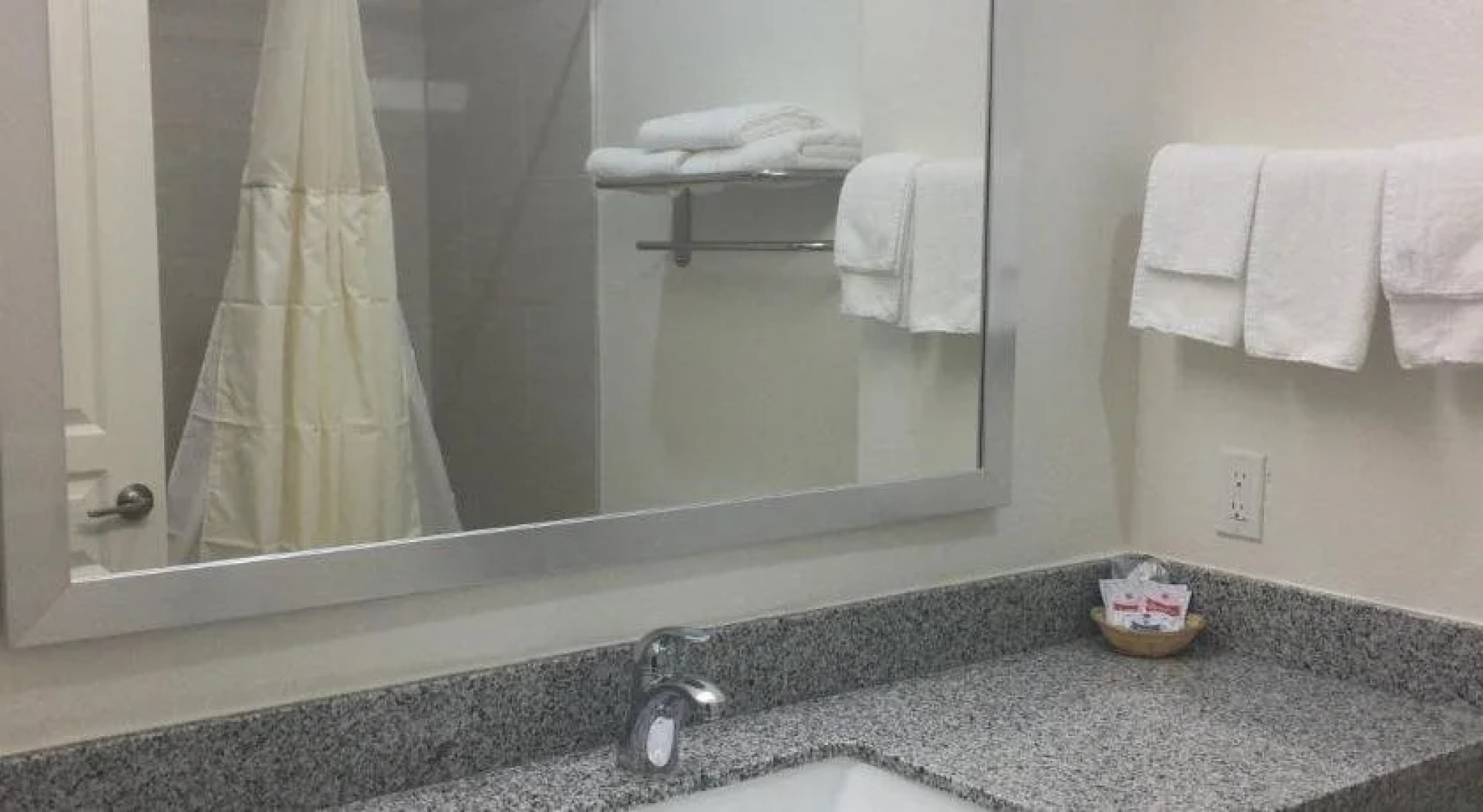 Scottish Inn & Suites
