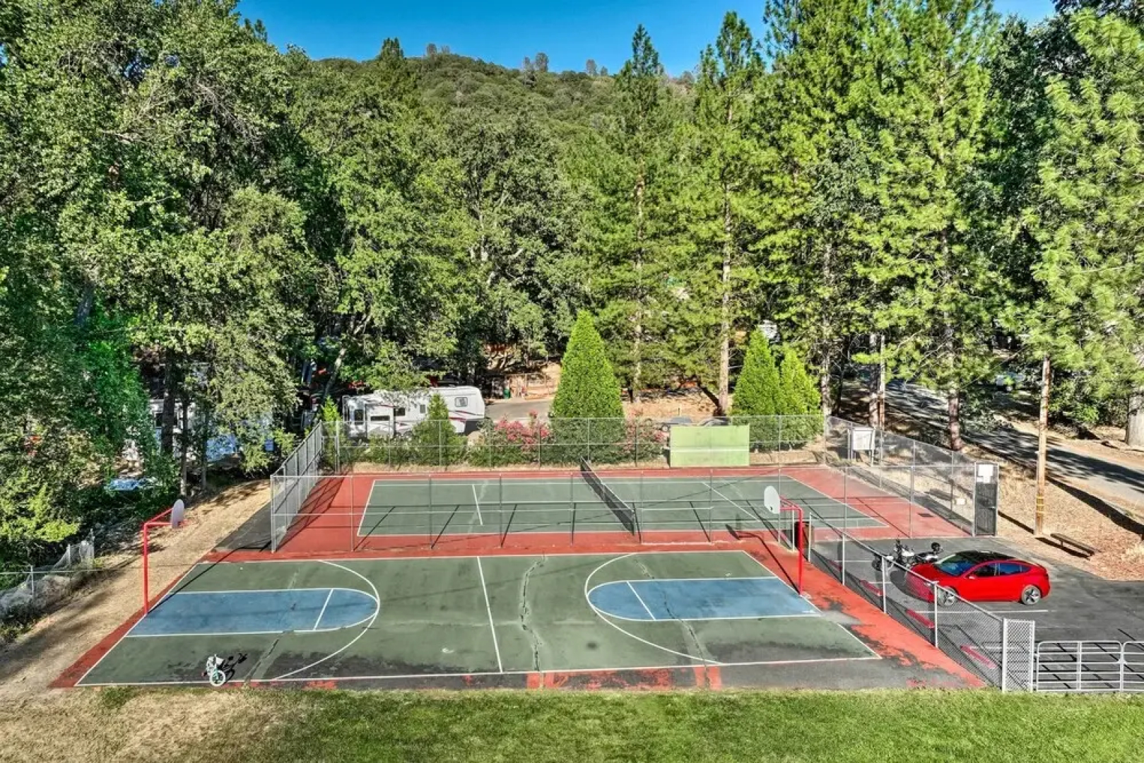 Game Room & Patio: Picturesque Home in Sonora