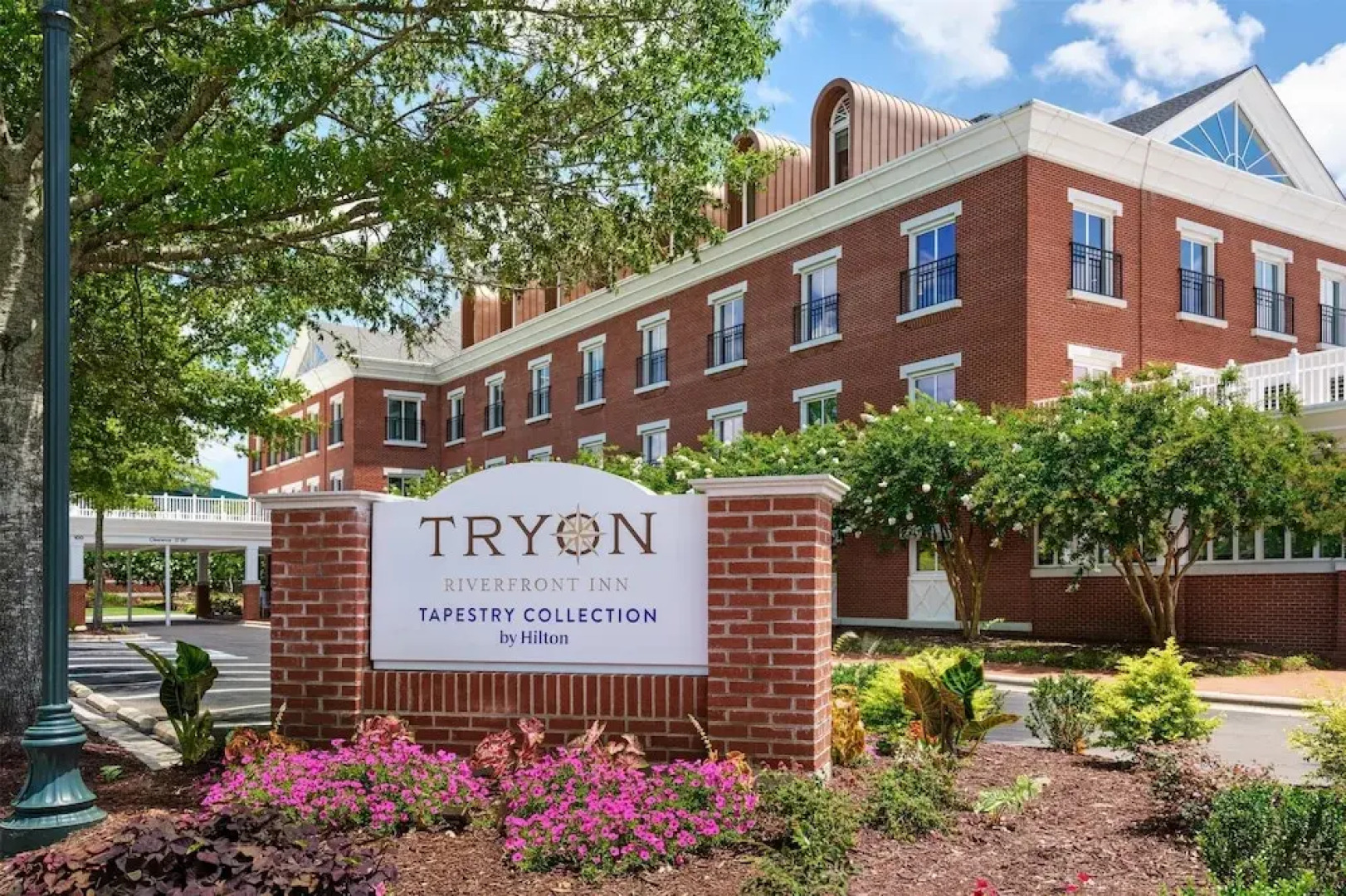 Tryon Riverfront Inn New Bern, Tapestry