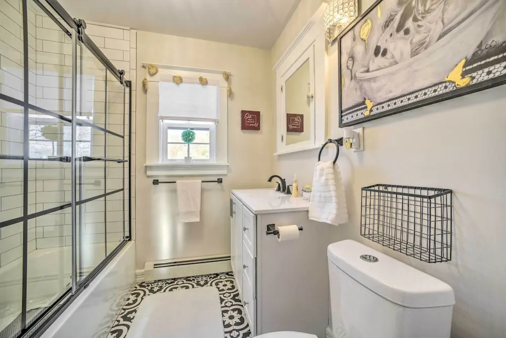 Family-friendly Glens Falls Home w/ Sun Porch