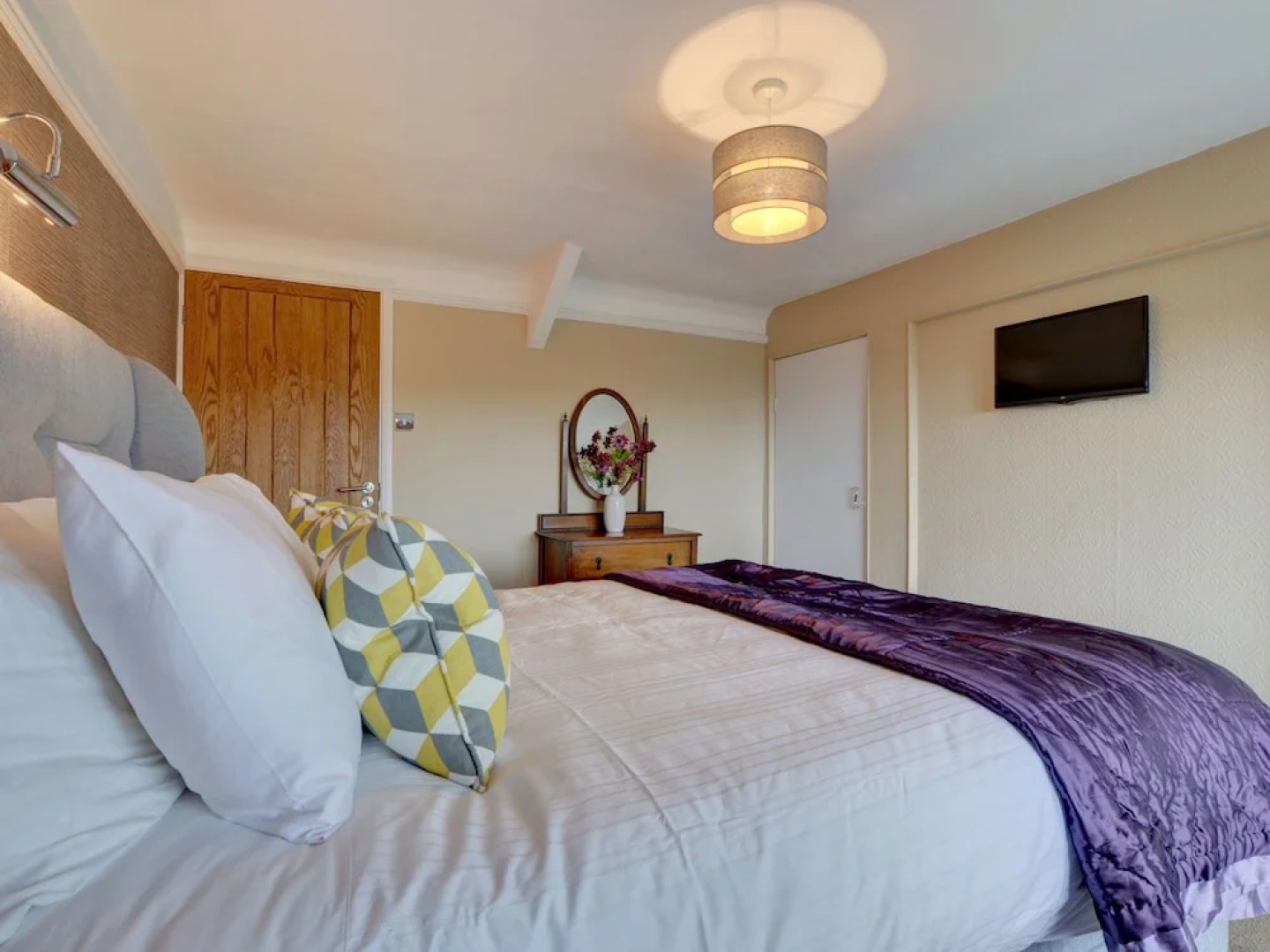 Spacious Holiday Home in Ilkerton With Garden