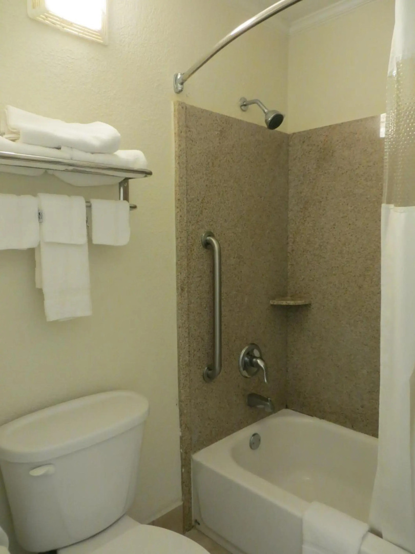 Rodeway Inn & Suites Fort Jackson