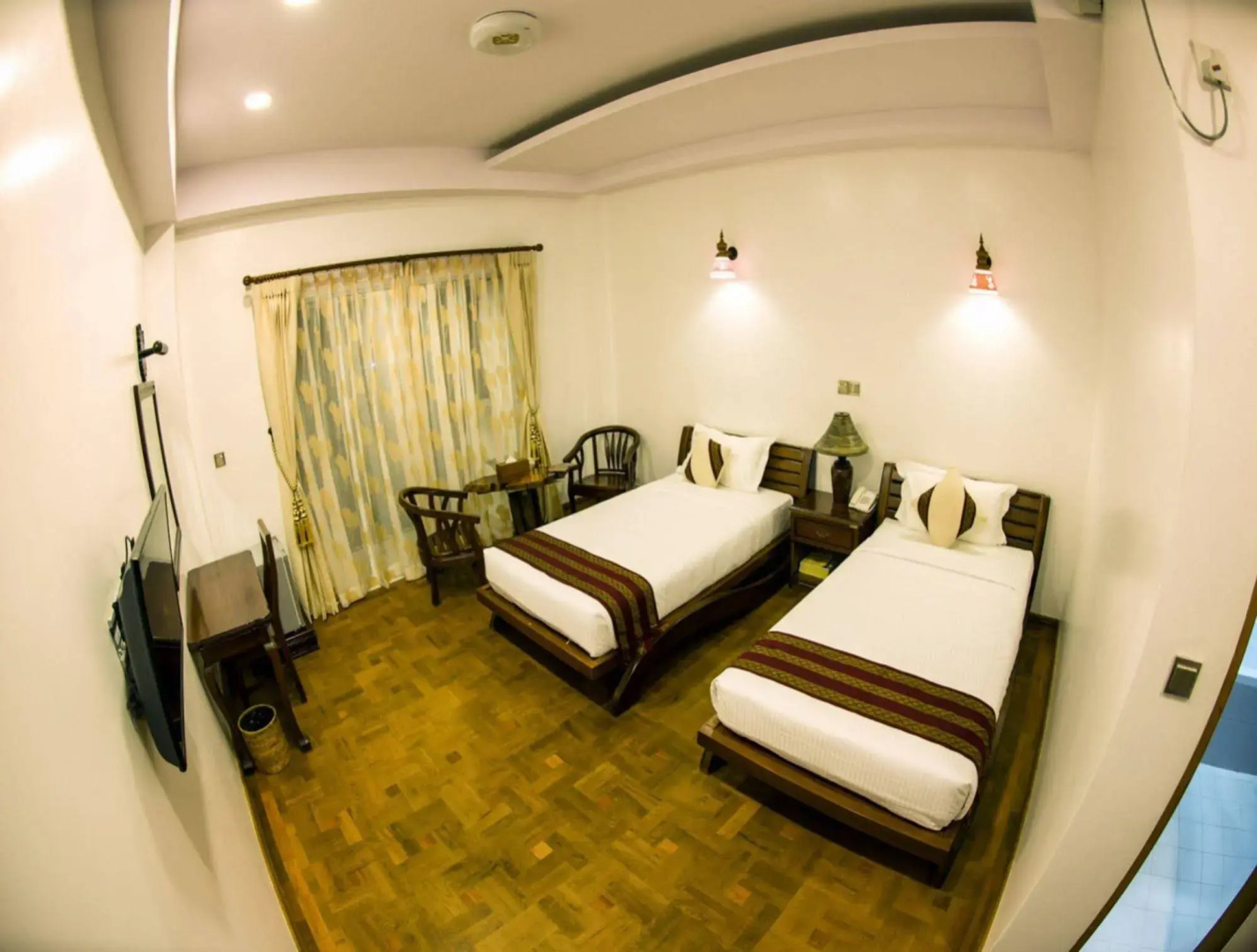 Yadanarpon Dynasty Hotel