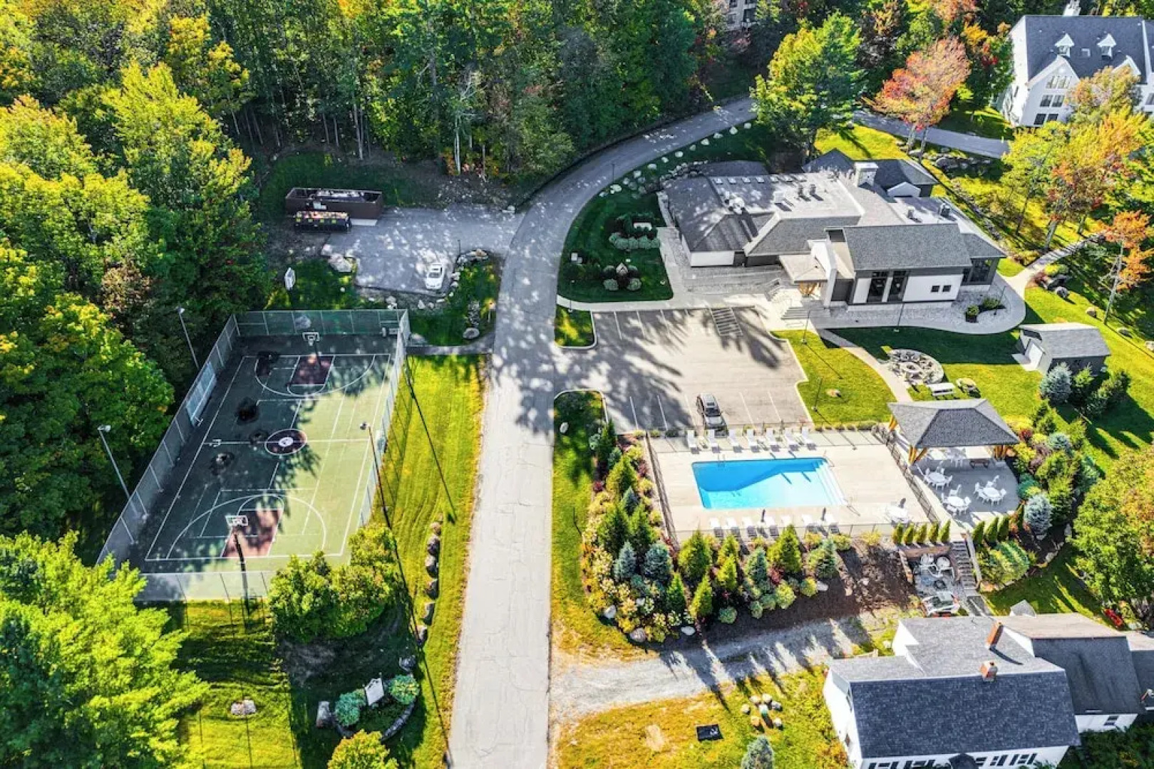 Walk to Ski Lift: Spacious Condo in West Dover!