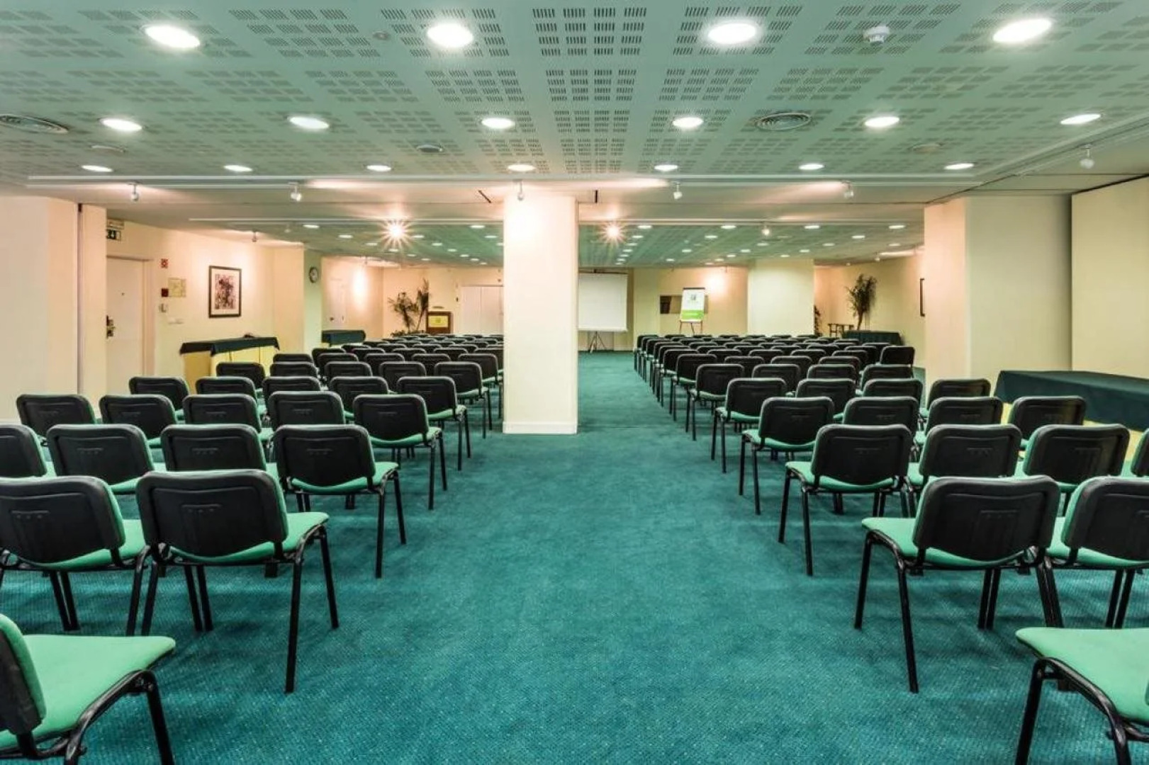 Holiday Inn Lisbon by IHG