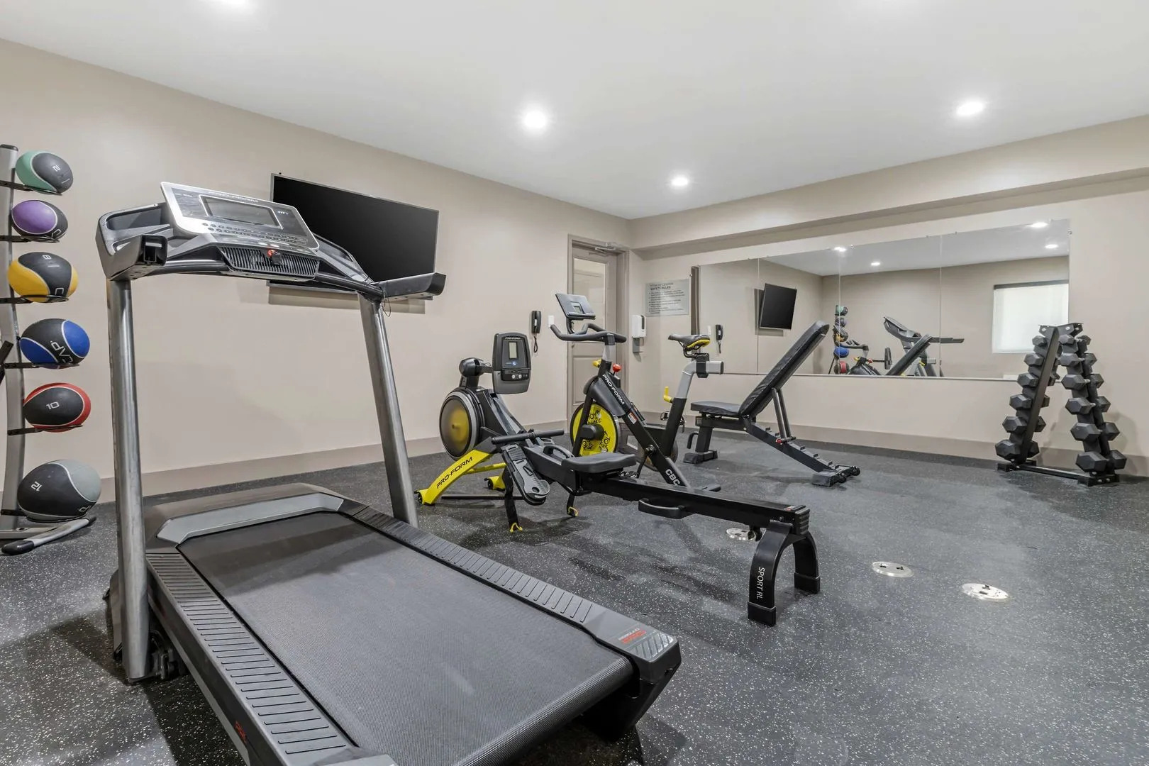 Country Inn & Suites by Radisson, Vallejo Napa Valley, CA