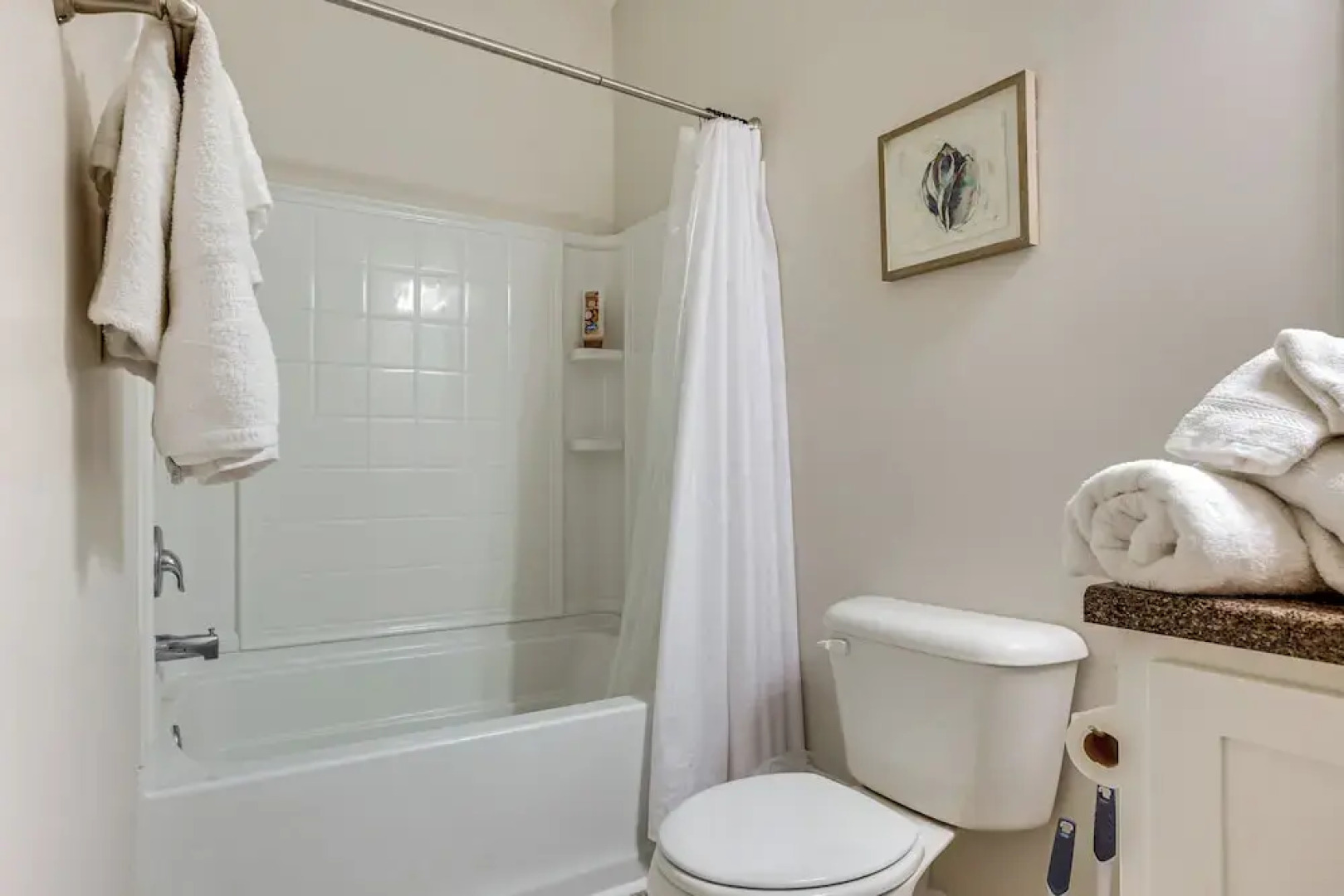 1 Mi to Riverfront: Darien Family Home