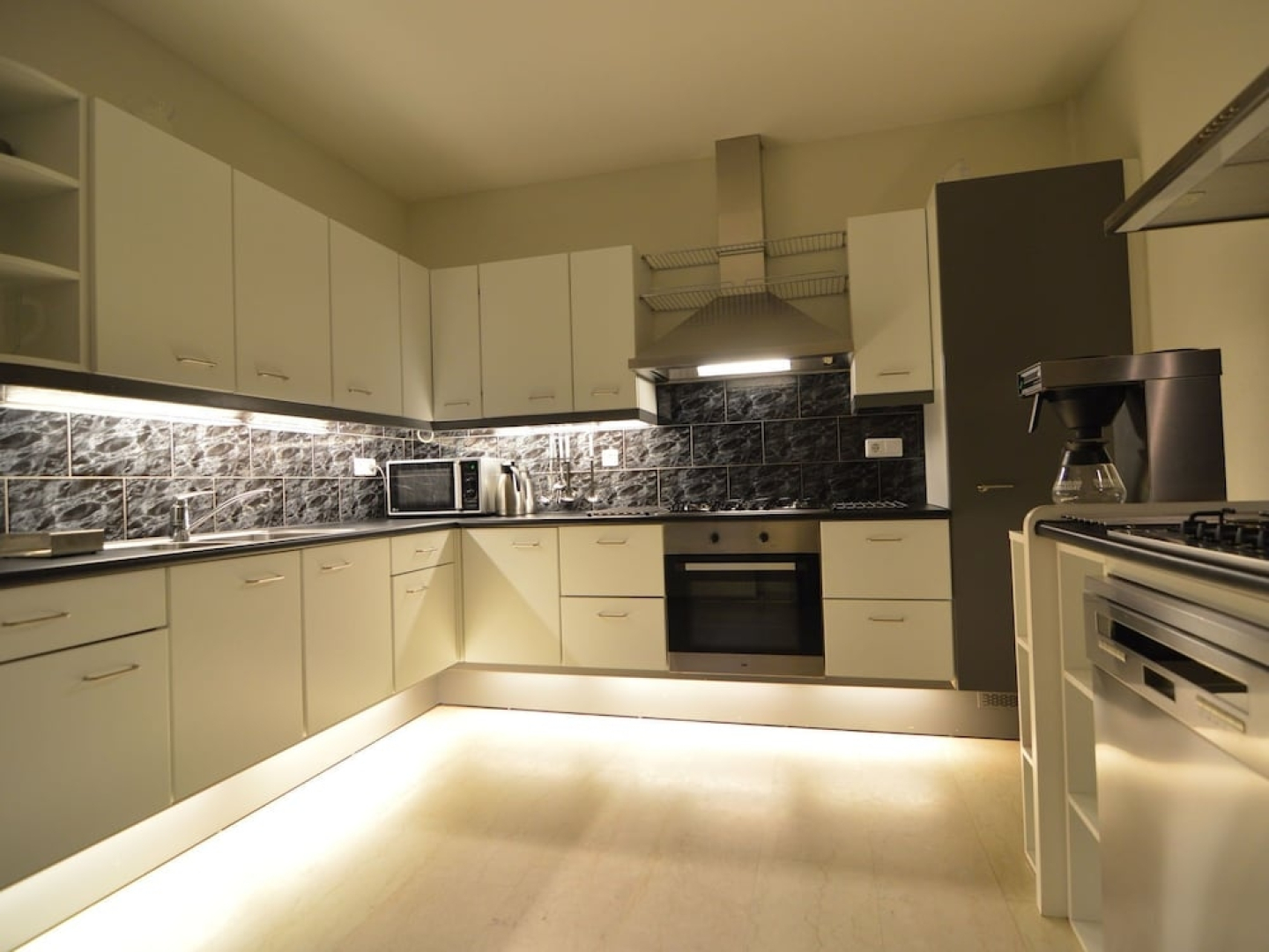 Family Villa w/ Trampoline, Pool