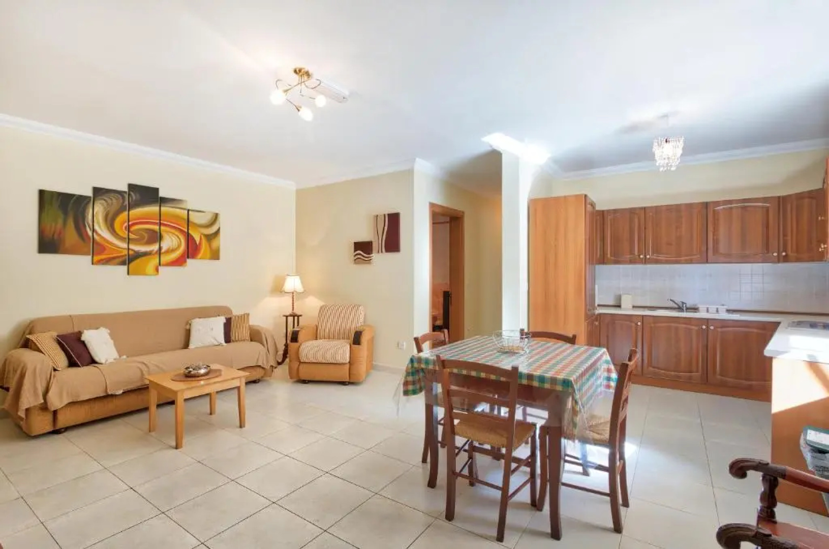 MS26 - Spacious Maisonette By The Sea