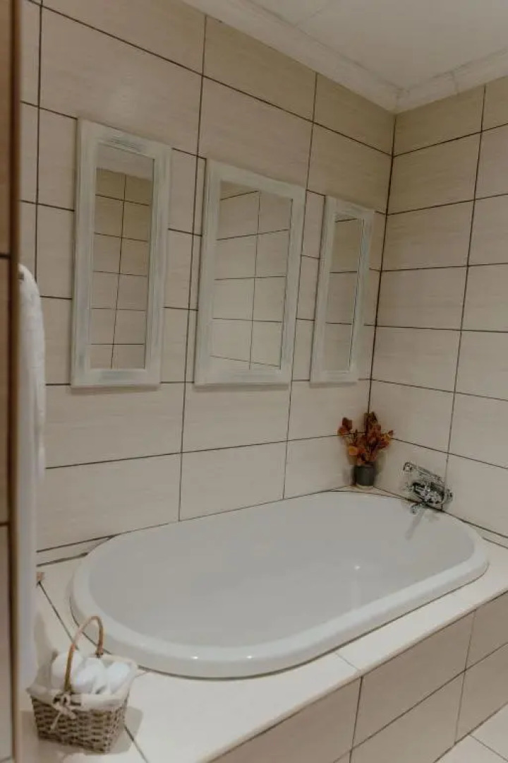 Marjaniek Guest House & Game Lodge