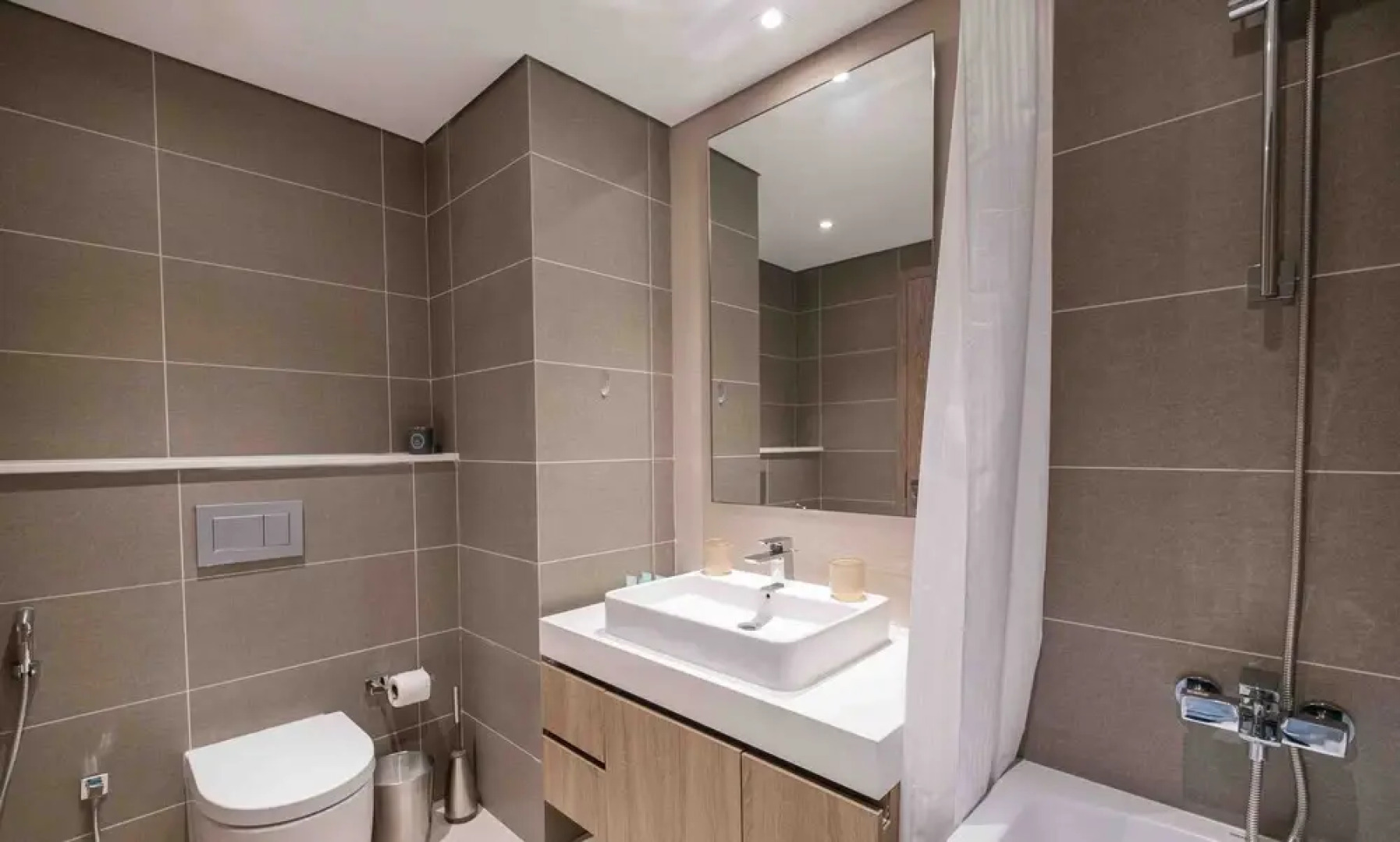 LUX Contemporary Suite View 7