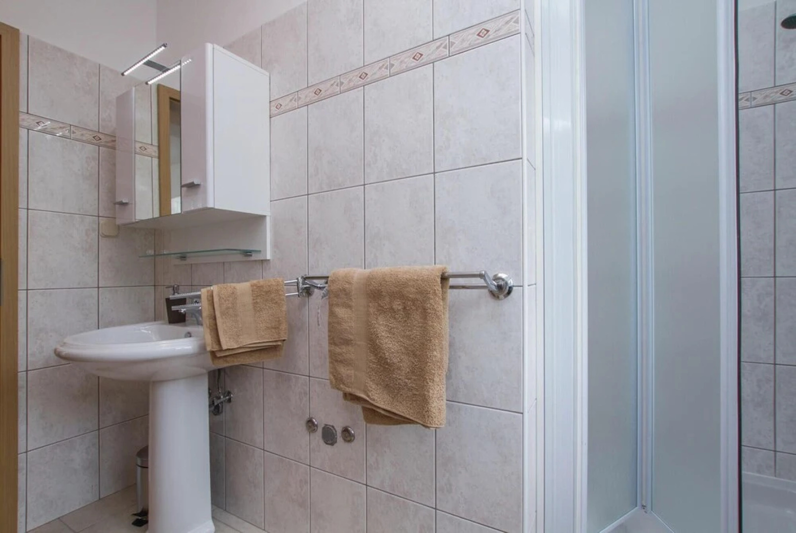 Awesome Home in Drenje With Wifi and 4 Bedrooms