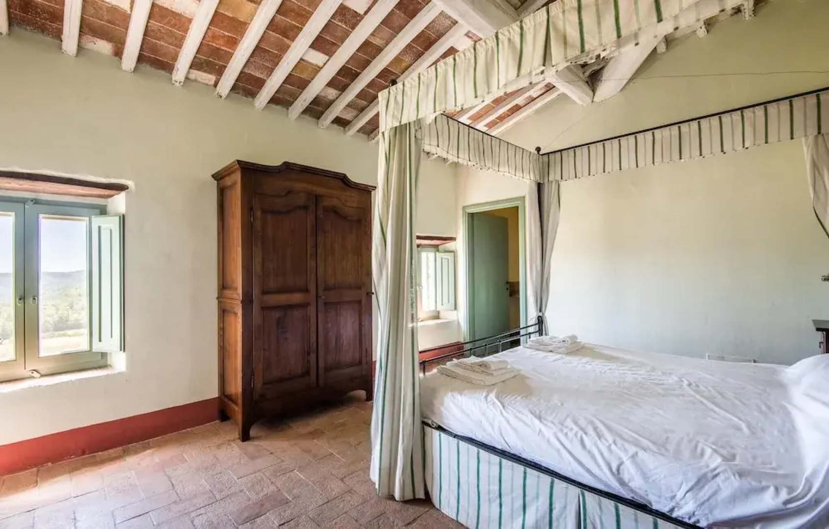 Awesome Home in Belforte - Radicondoli With 4 Bedrooms, Private Swimming Pool and Outdoor Swimming Pool