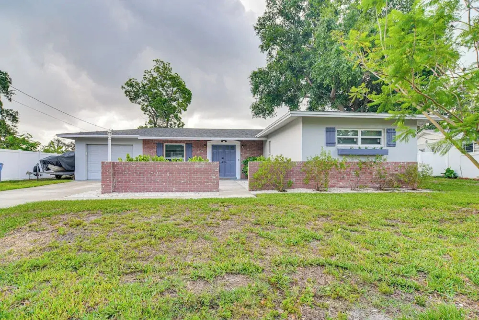 5 Mi to Beach: Tampa Retreat w/ Furnished Lanai!