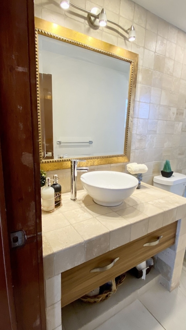 Large Ajijic 2 Bedroom Retreat With Modern Amenities & Centrally Located