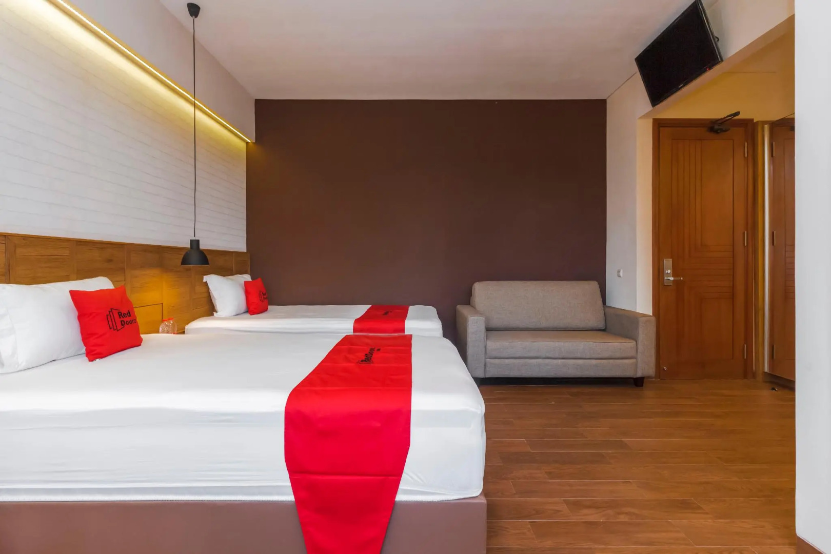 RedDoorz Plus @ CBD Bintaro