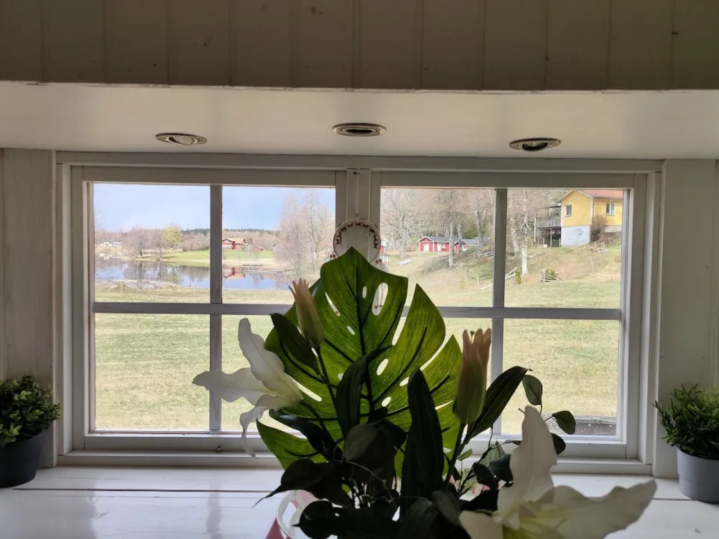 Charming 2-bed House at the Lake Close Gustavsfors